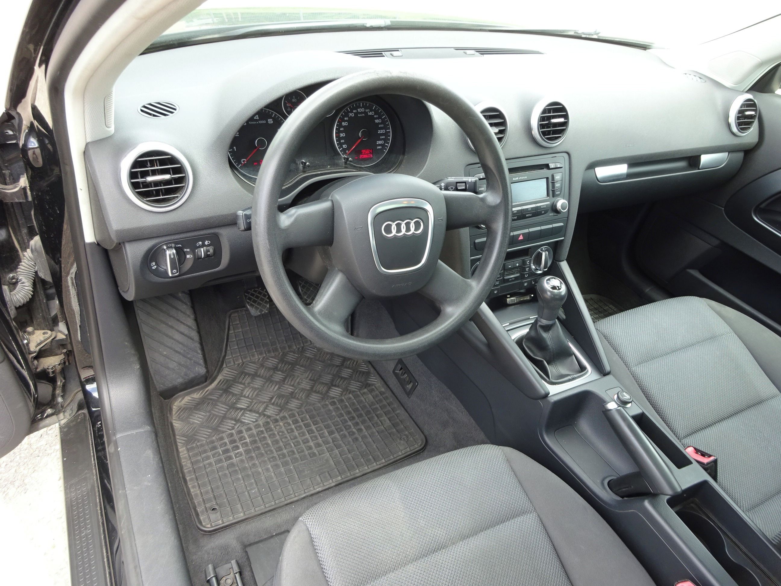 Audi A3, 1.6i (75 kw) KLIMA - fotka 5