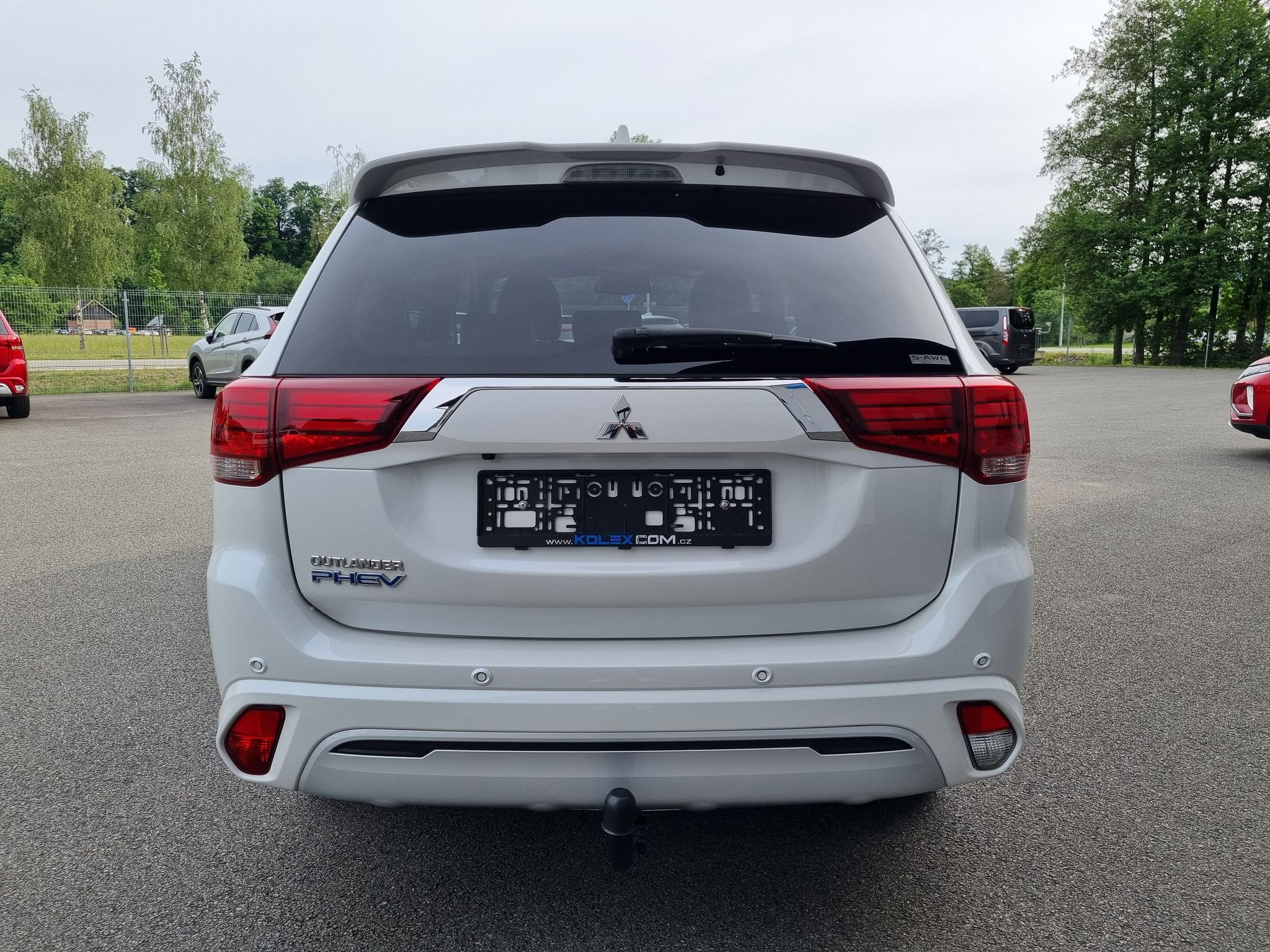 Mitsubishi Outlander, 2.4 PHEV 4x4 - fotka 4