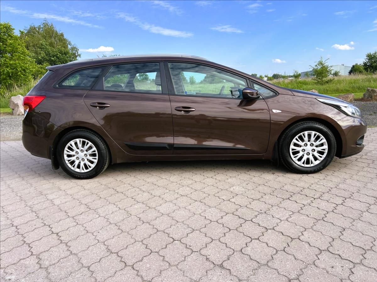 Kia Cee´d, 1,4 CVVT 1.MAJ.,ČR,SERV.KNIHA - fotka 6