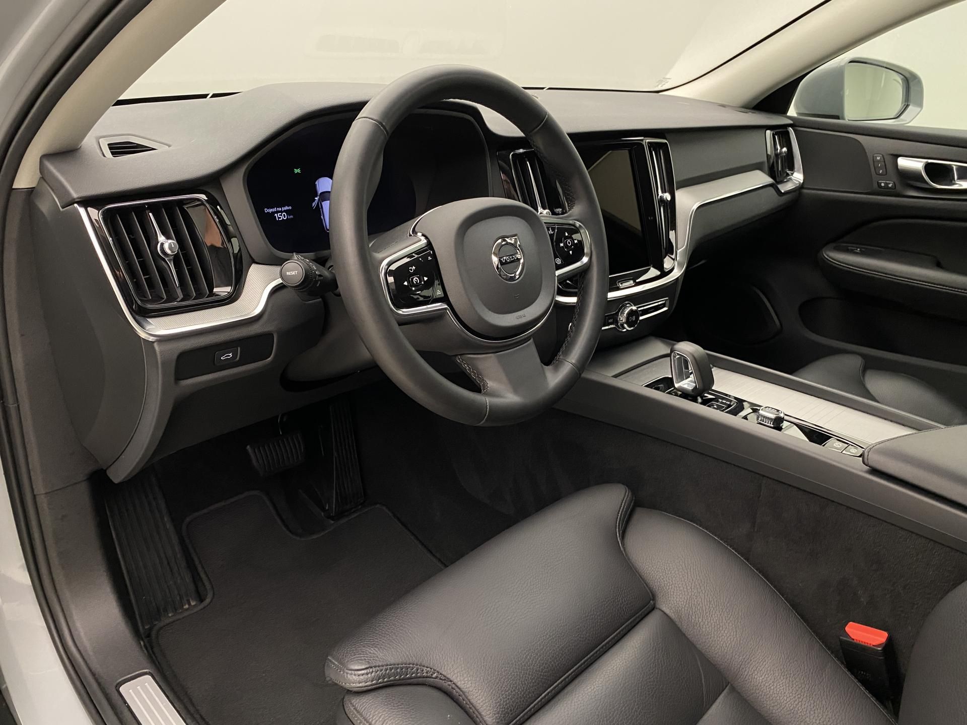 Volvo V60, CC B5 AWD BRIGHT PLUS AUT - fotka 4