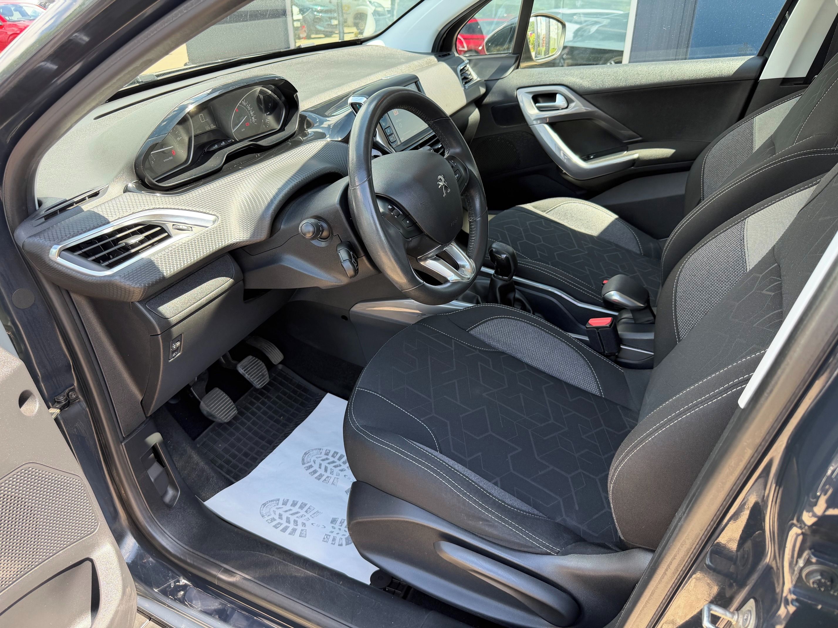 Peugeot 2008, ACTIVE 1.2 PureTech 60 kW MAN6 - fotka 6