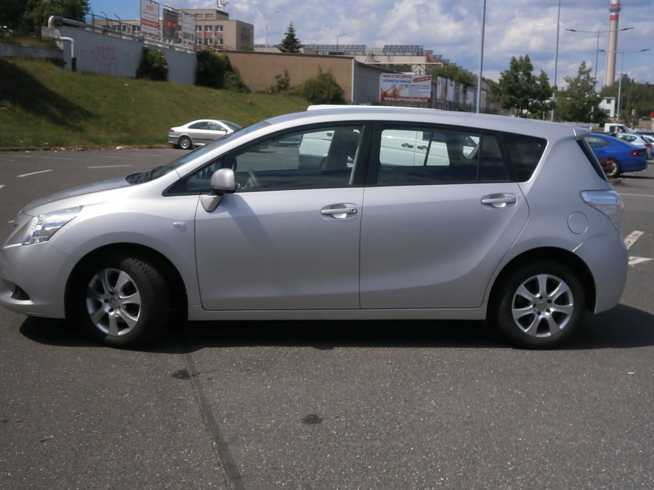 Toyota Verso, 2,0 D4D JEN 142TKM TAZNE ZARIZ - fotka 2
