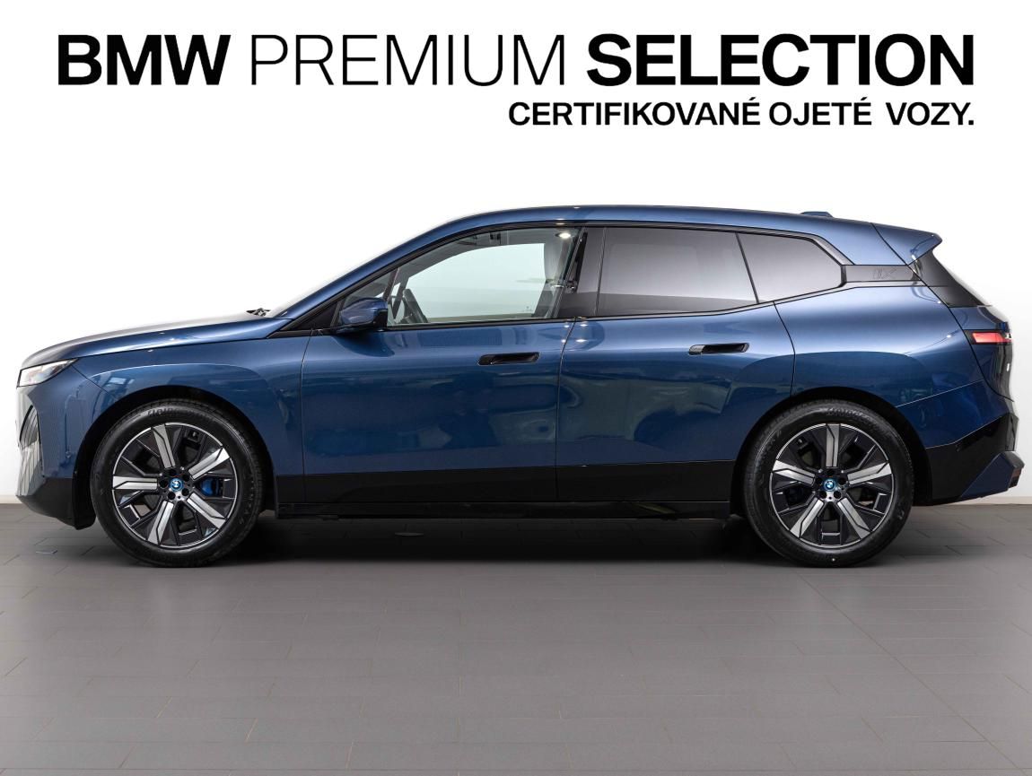 BMW iX, xDrive40 - fotka 3