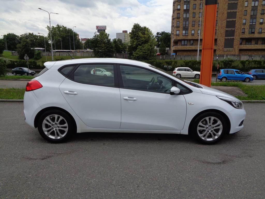 Kia Cee´d, 1.4  CVVT,KOUPENO ČR,1.MAJITEL - fotka 5