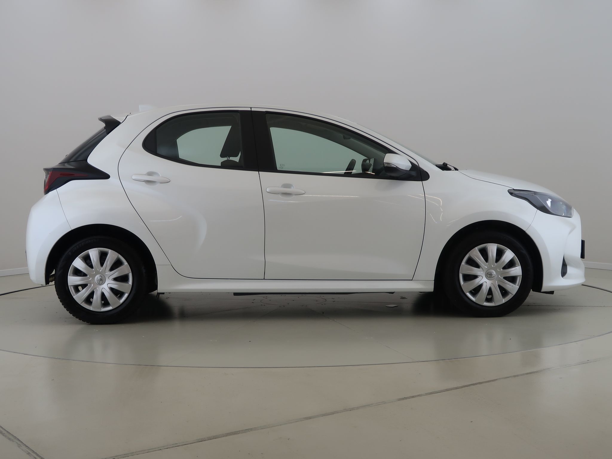 Toyota Yaris, 1.5Hybrid,68kW,CZ,1Maj,Comfort - fotka 4