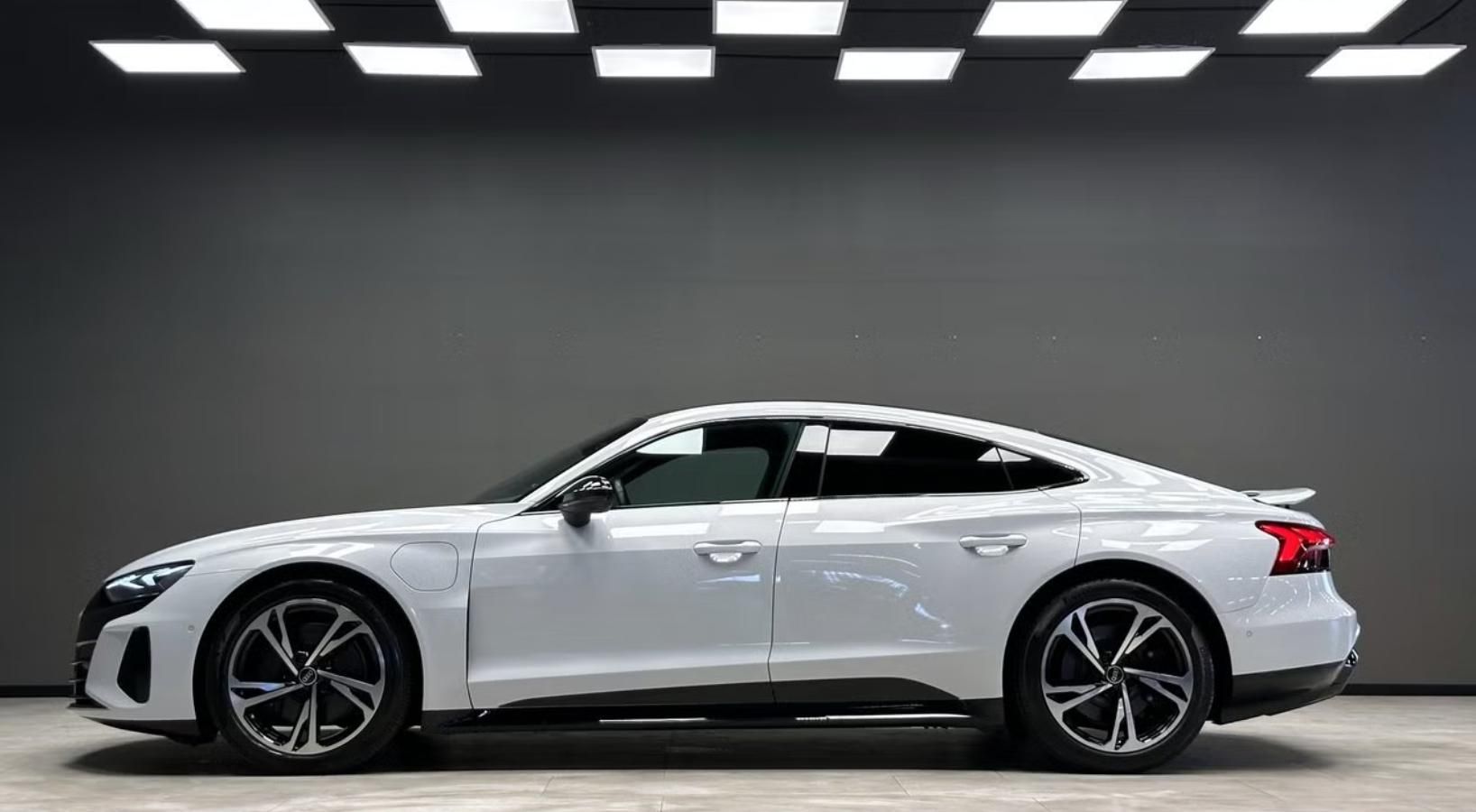Audi e-tron GT, Q SoH 90% 360k Panorama Matrix - fotka 5
