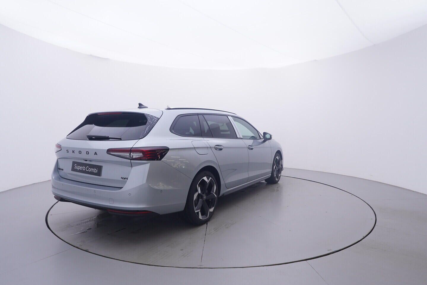 Škoda Superb, Combi Sportline 2,0 TDI 4x4 14 - fotka 5