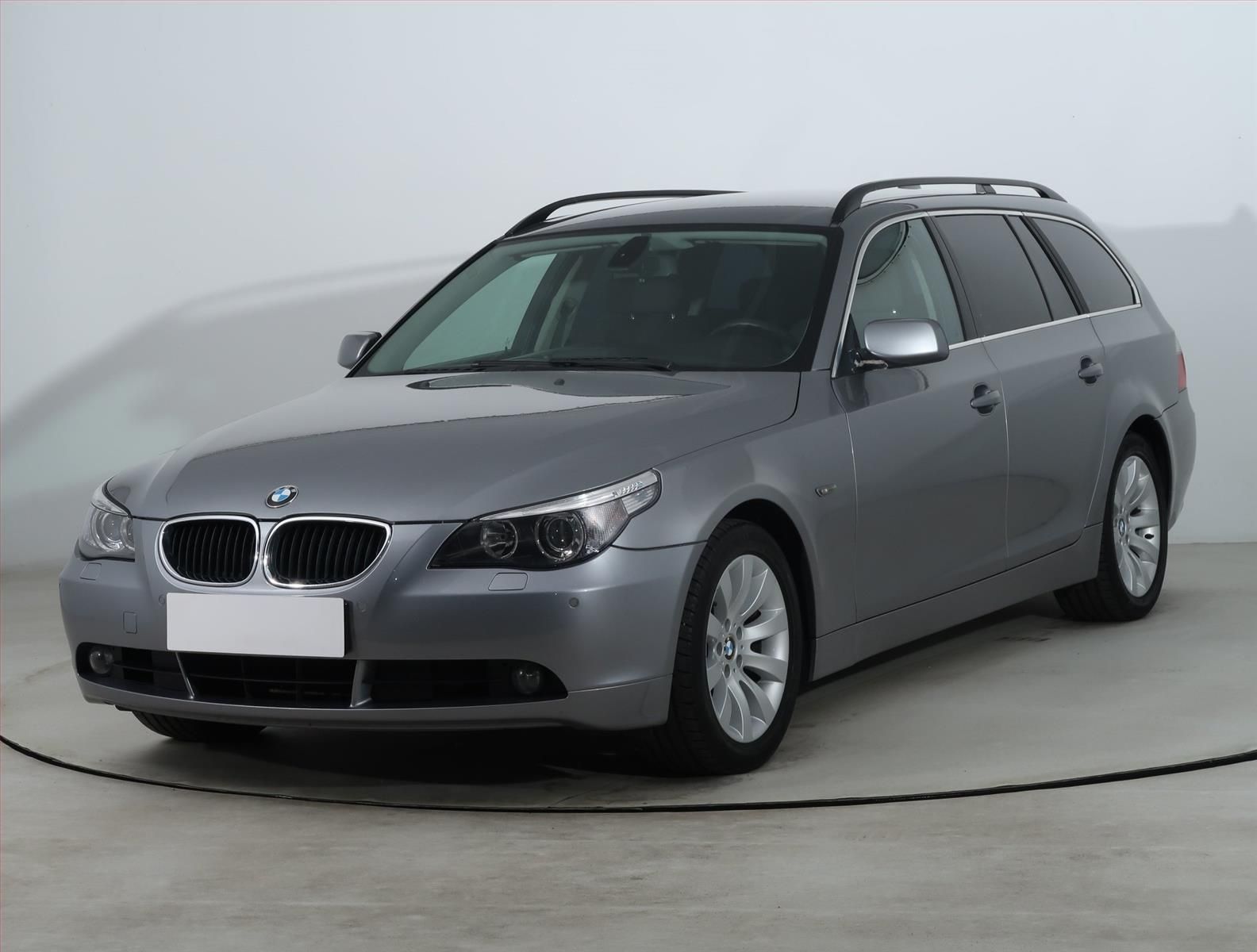 BMW Řada 5, 525i, po STK - fotka 2