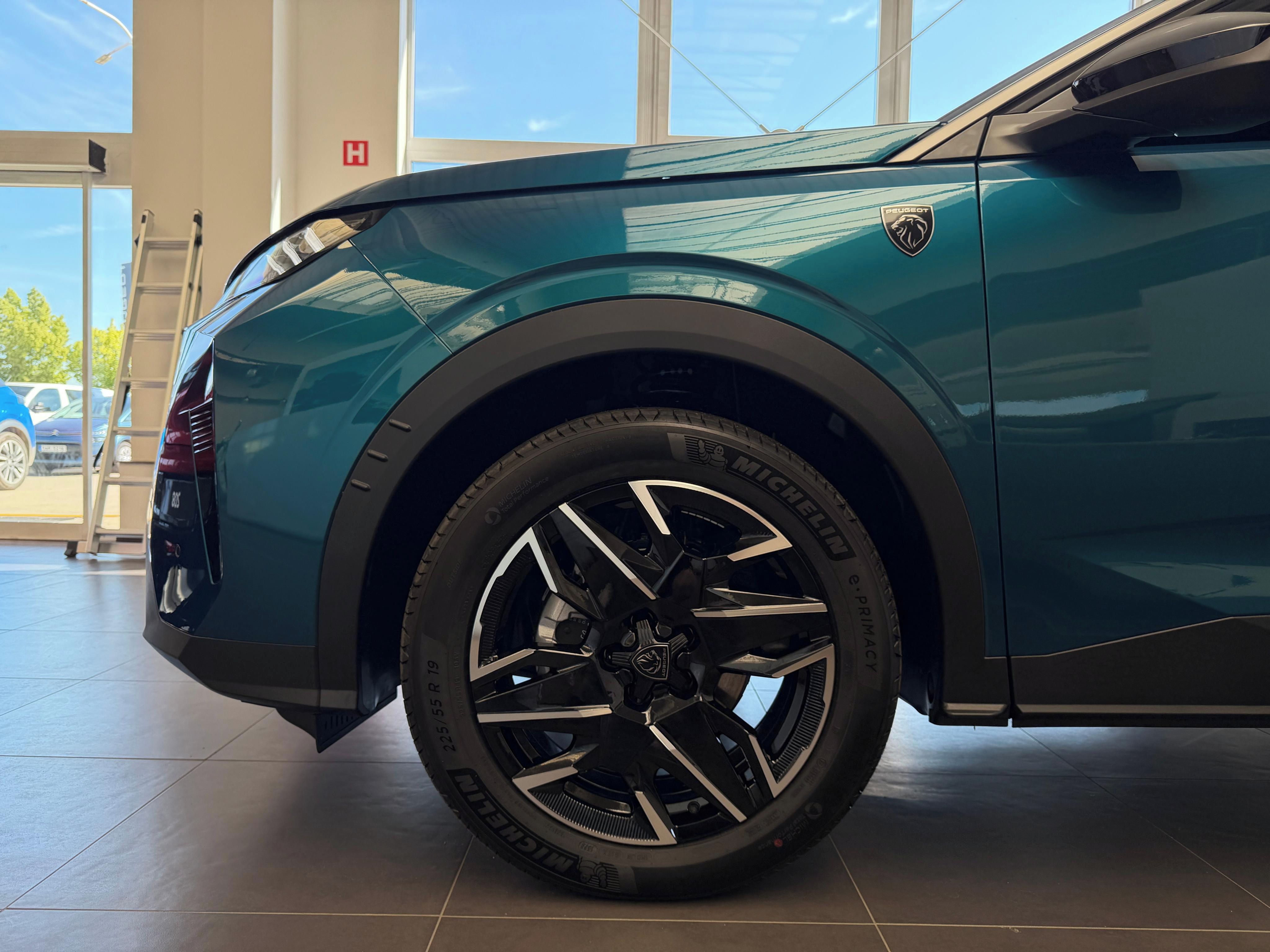 Peugeot 5008, GT 1.2 Hybrid 145 e-DCS6 - fotka 3