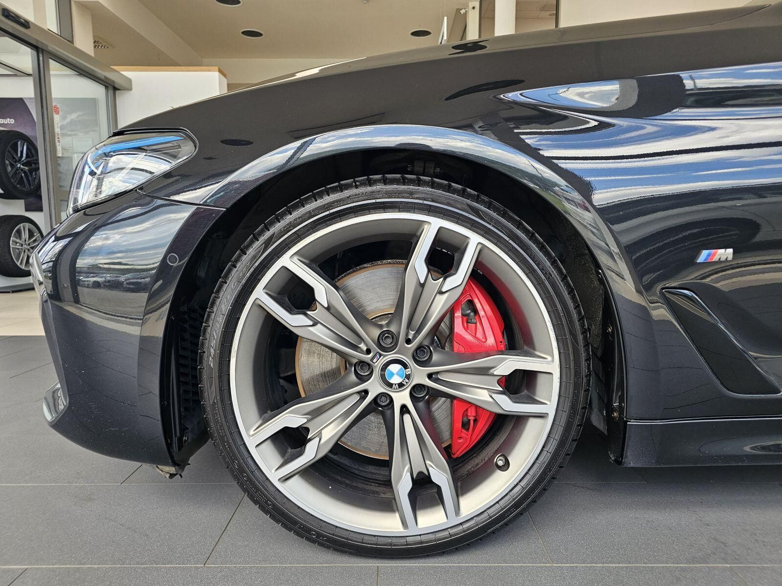 BMW Řada 5, M550i xDrive - fotka 5