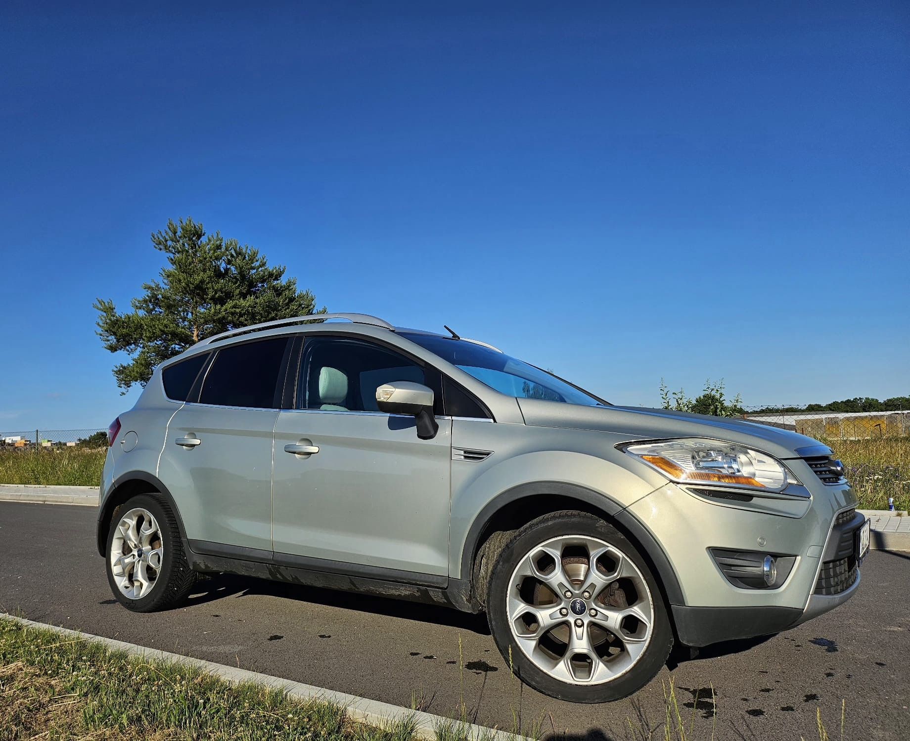 Ford Kuga, 2.0 tdi 120kw 4x4 INDIVIDUAL - fotka 4