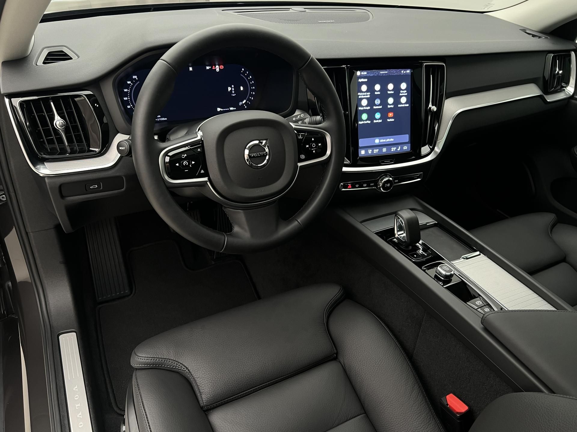 Volvo V60, B4 DARK PLUS AUT - fotka 4