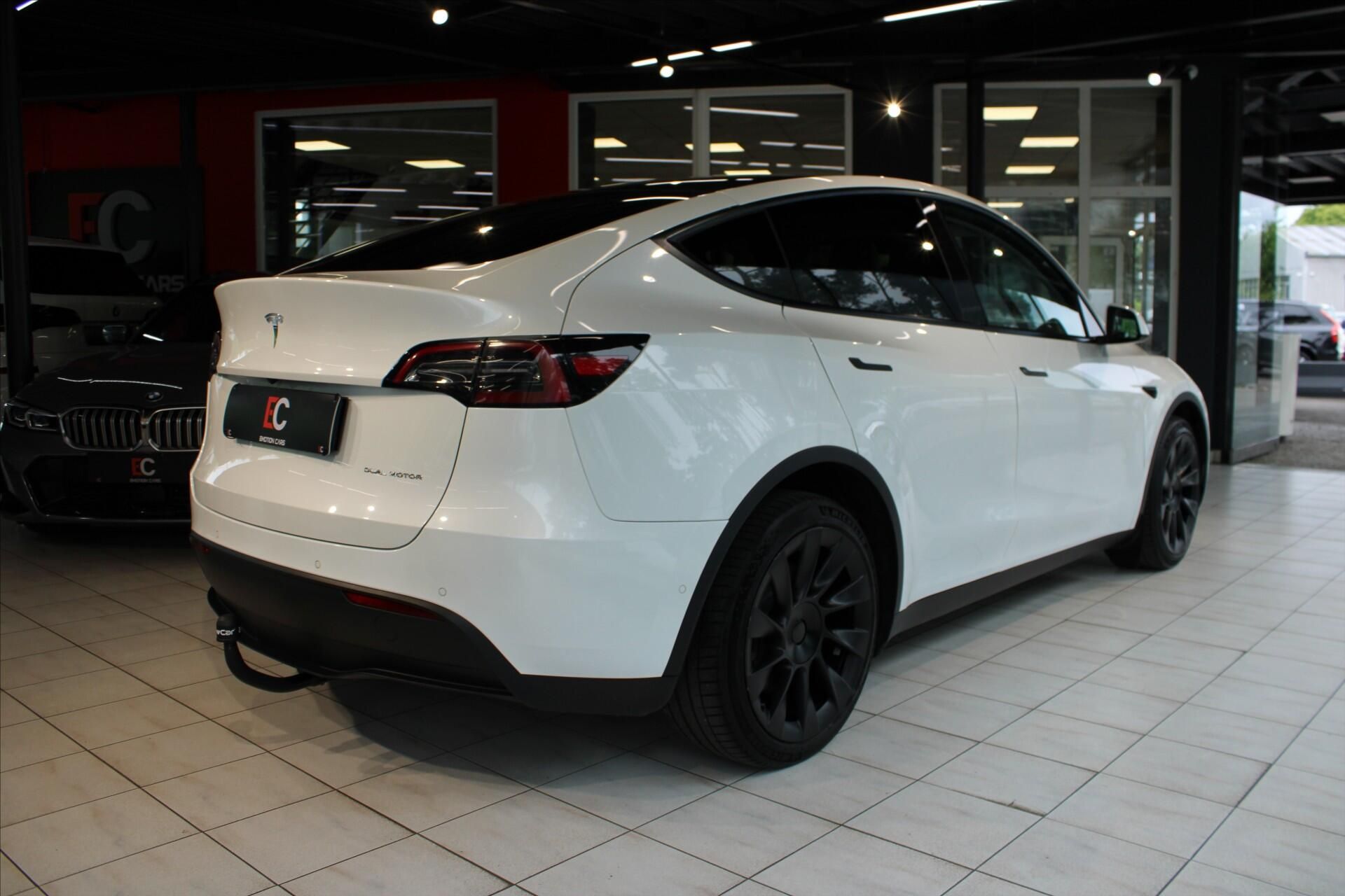 Tesla Model Y, Long Range Dual Motor AWD Tažn - fotka 6