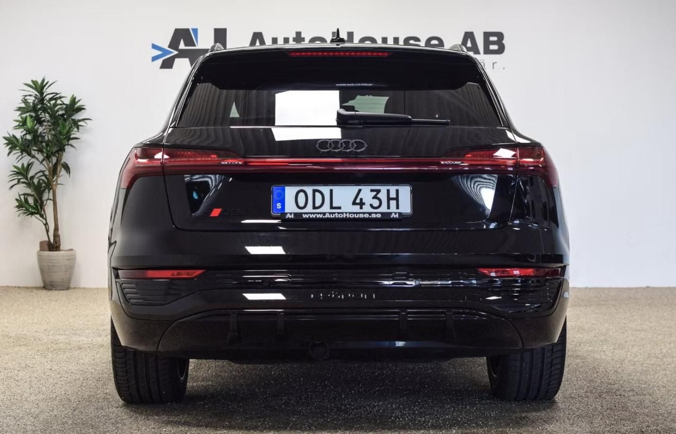 Audi Q8 e-tron, 55 Q S-Line 360k 4 zóny Pano. - fotka 5