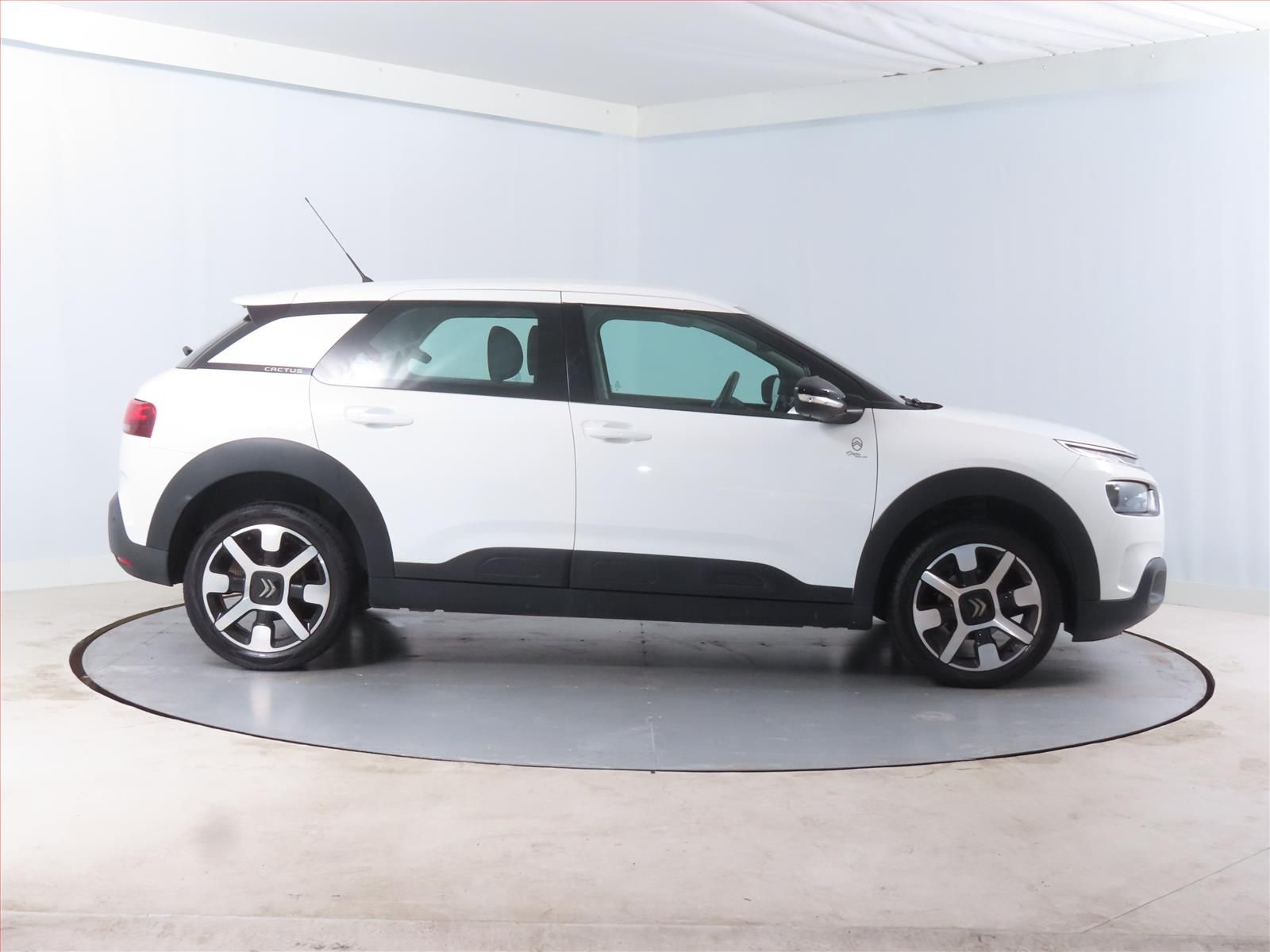 Citroën C4 Cactus, 1.2 PureTech, Selection, ČR - fotka 6