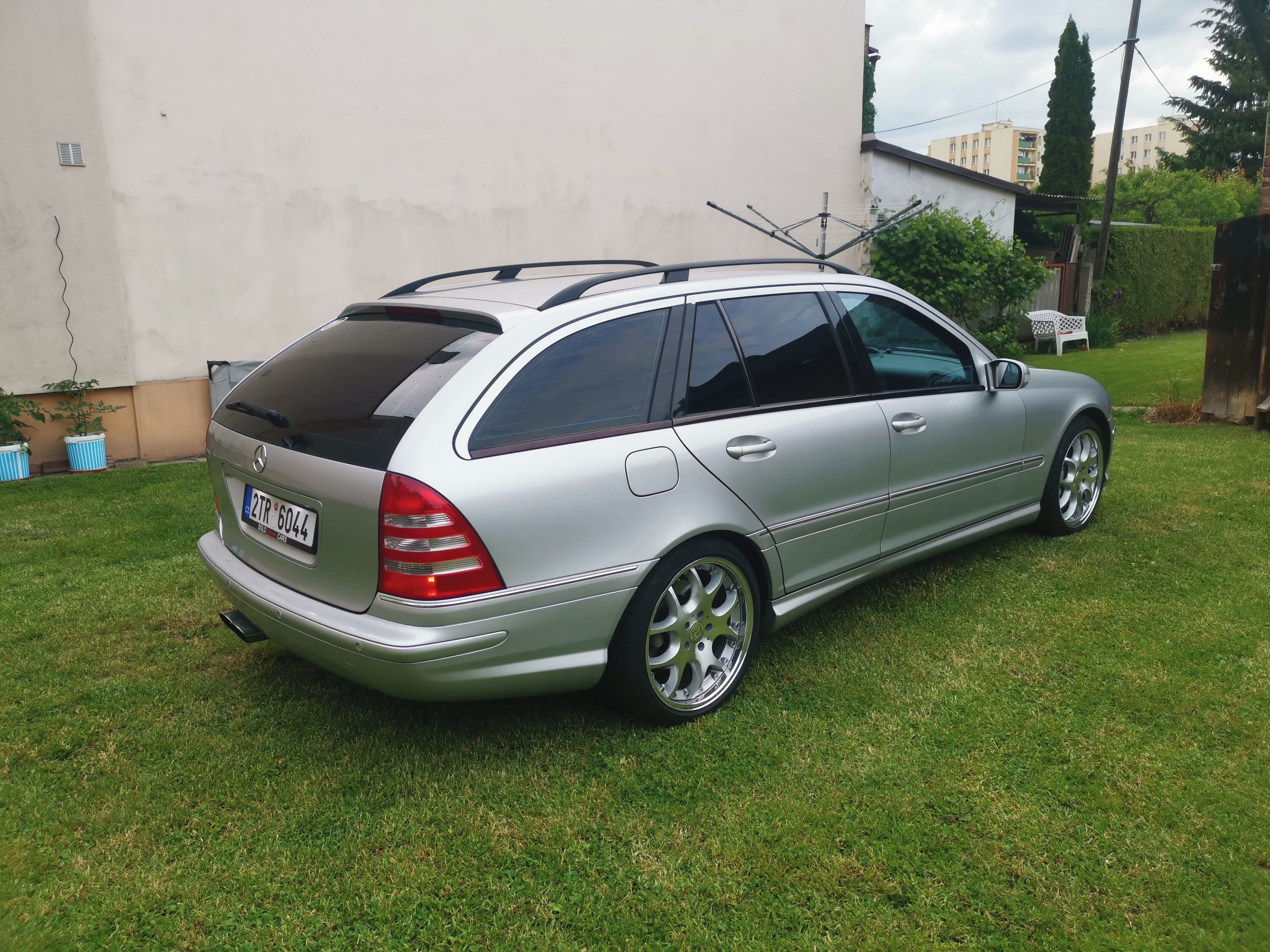 Mercedes-Benz Třídy C, 32 AMG - fotka 4