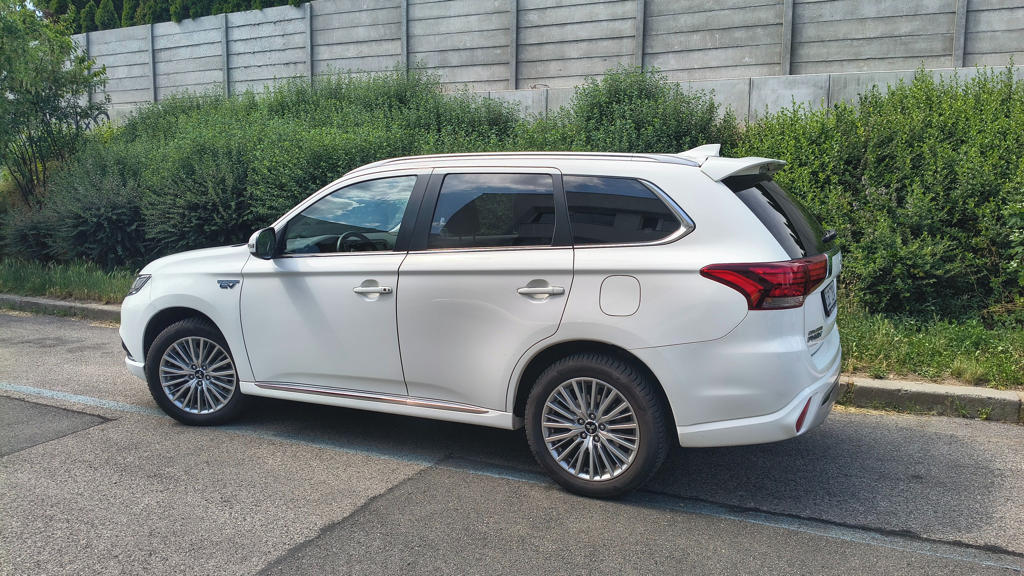 Mitsubishi Outlander, 2.4 PHEV 4x4 po servisu - fotka 4