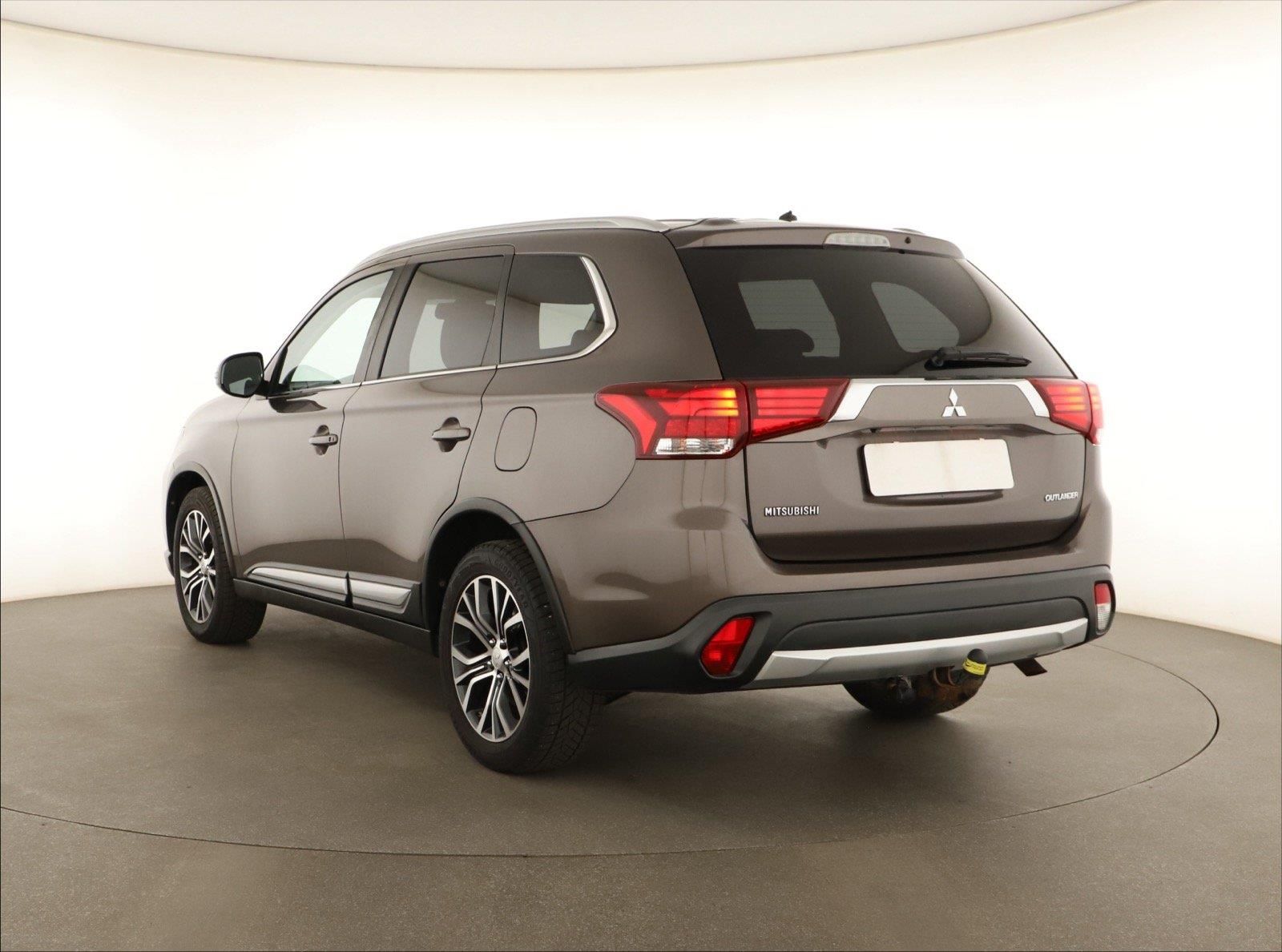 Mitsubishi Outlander, 2.2 DI-D, 4X4, Automat - fotka 4