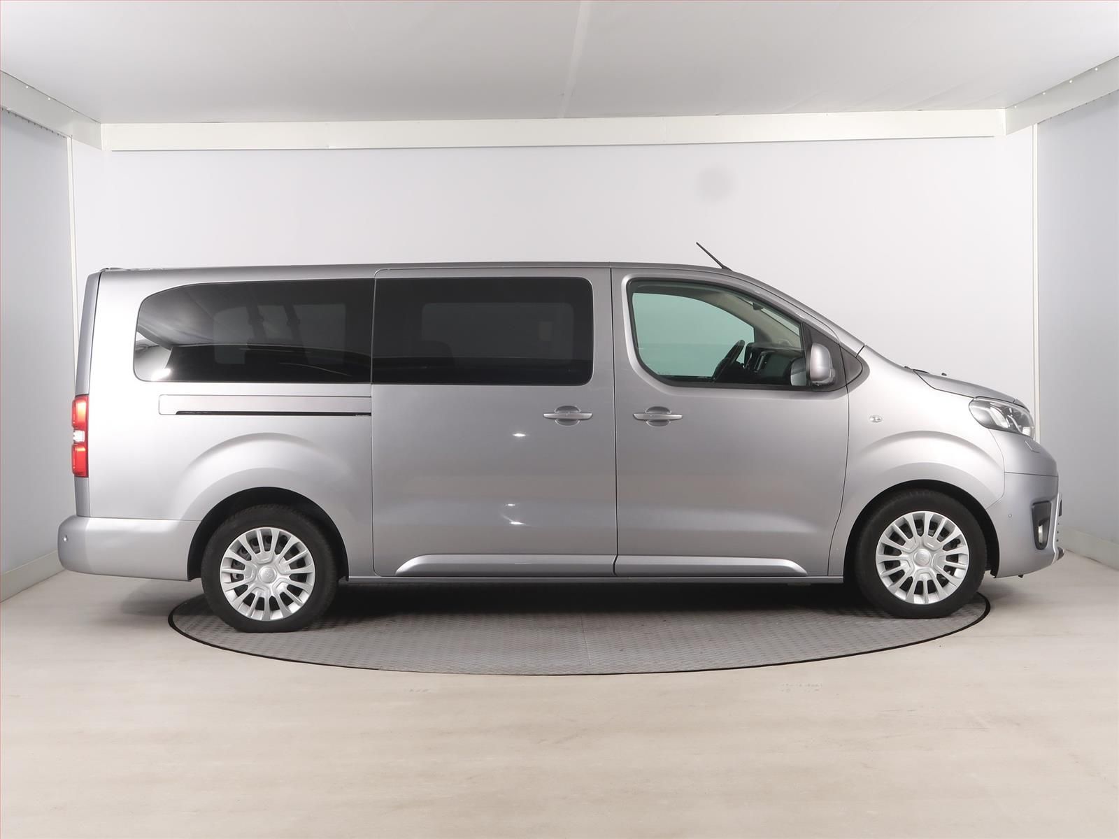 Toyota Proace Verso, 2.0 D-4D - fotka 6