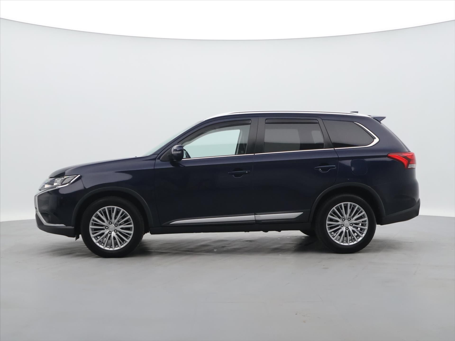 Mitsubishi Outlander, 2,0 INTENSE MIVEC 110kW CVT 2W - fotka 4