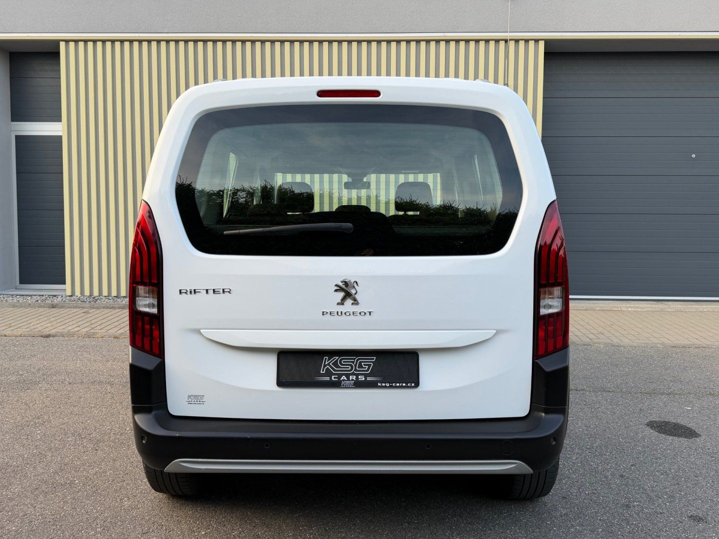 Peugeot Rifter, 1.2PT 81kW ALLURE! Navigace! - fotka 6
