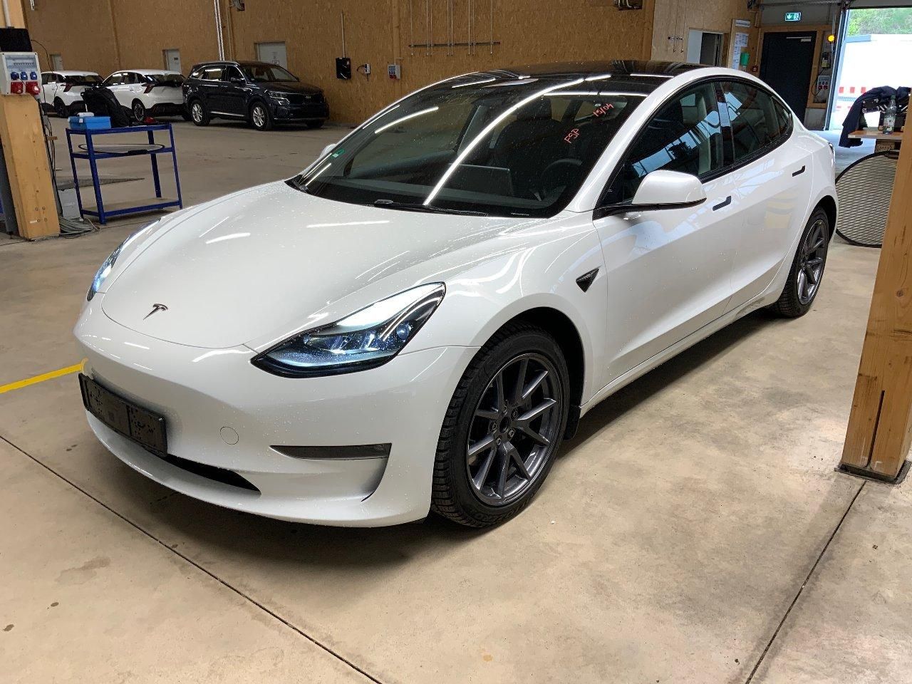 Tesla Model 3, STANDART RANGE 208kw SOH 95,0%