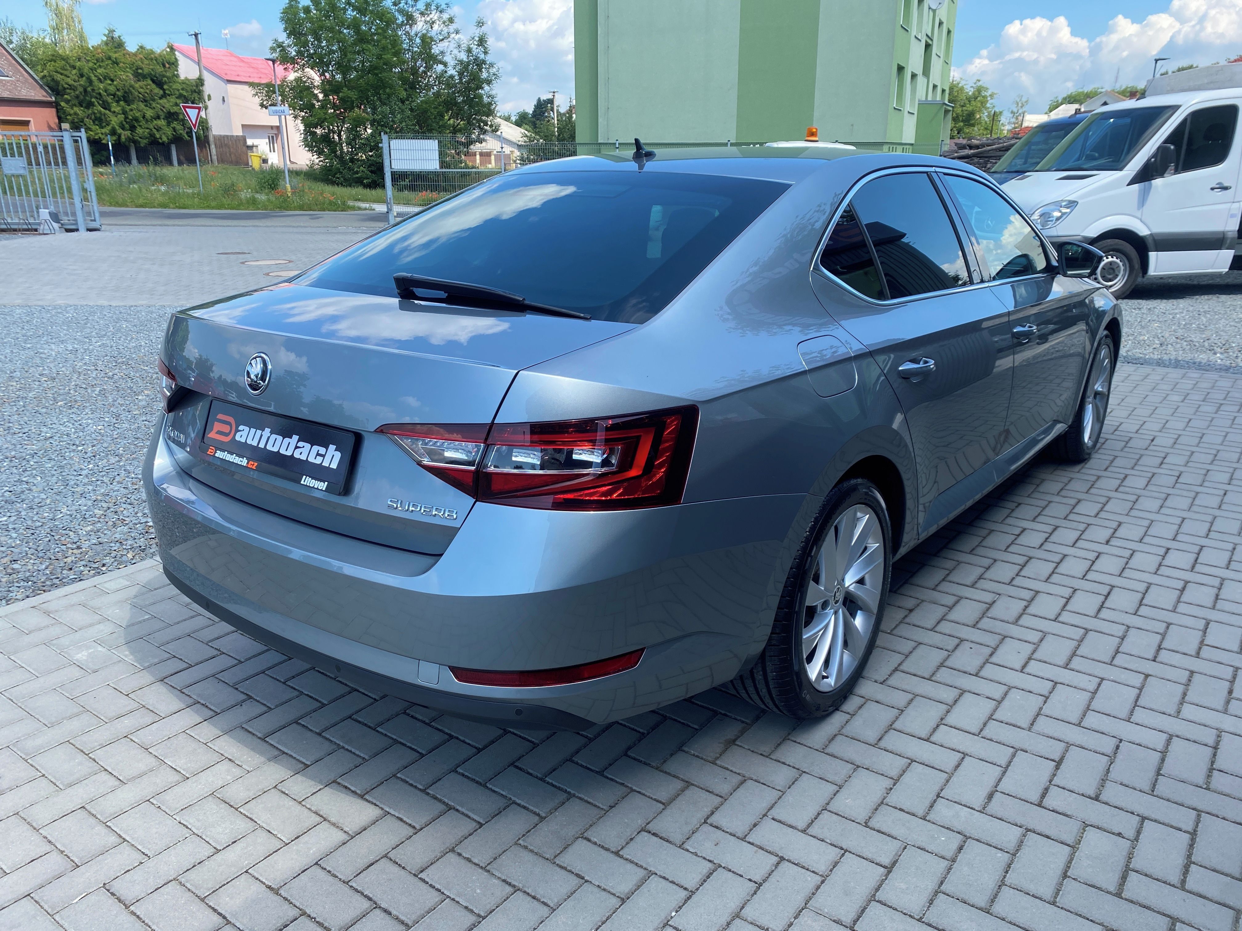Škoda Superb, 2.0TDI110kW-1xMAJ.-CZ-66 000KM - fotka 5