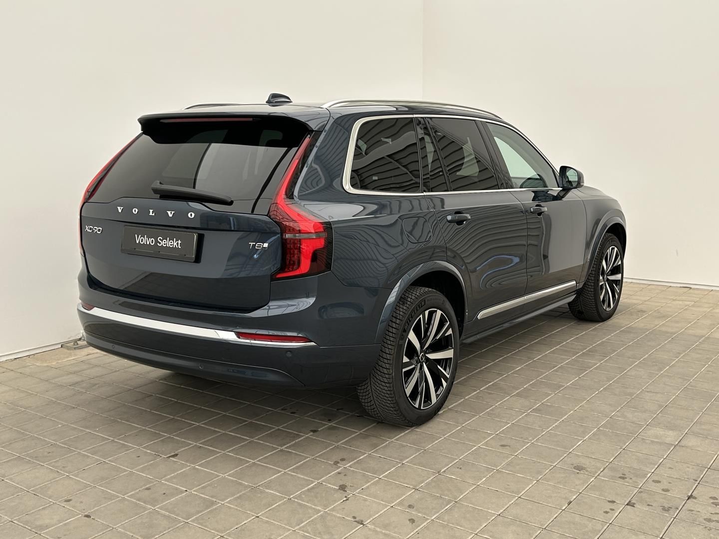 Volvo XC90, 2.0T8 335kW 4x4  Core - fotka 6