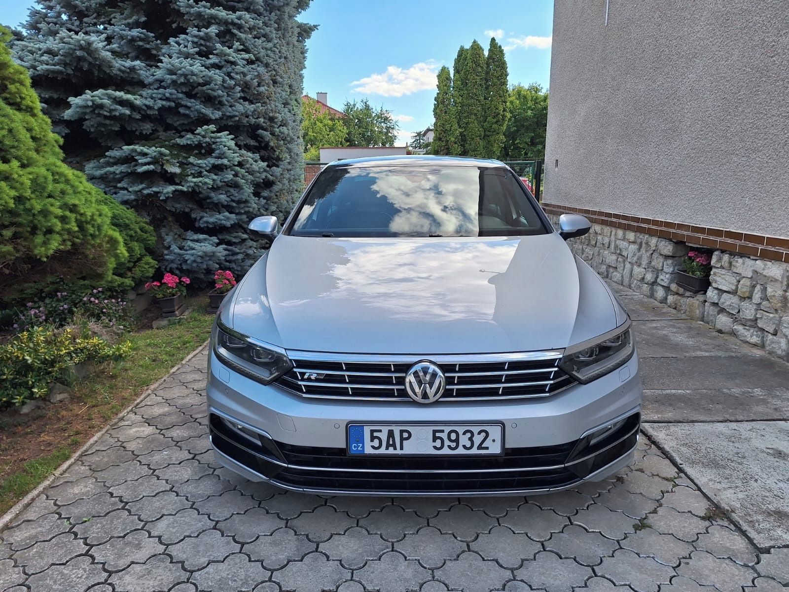 Volkswagen Passat, 2.0 TDi R-line - fotka 4