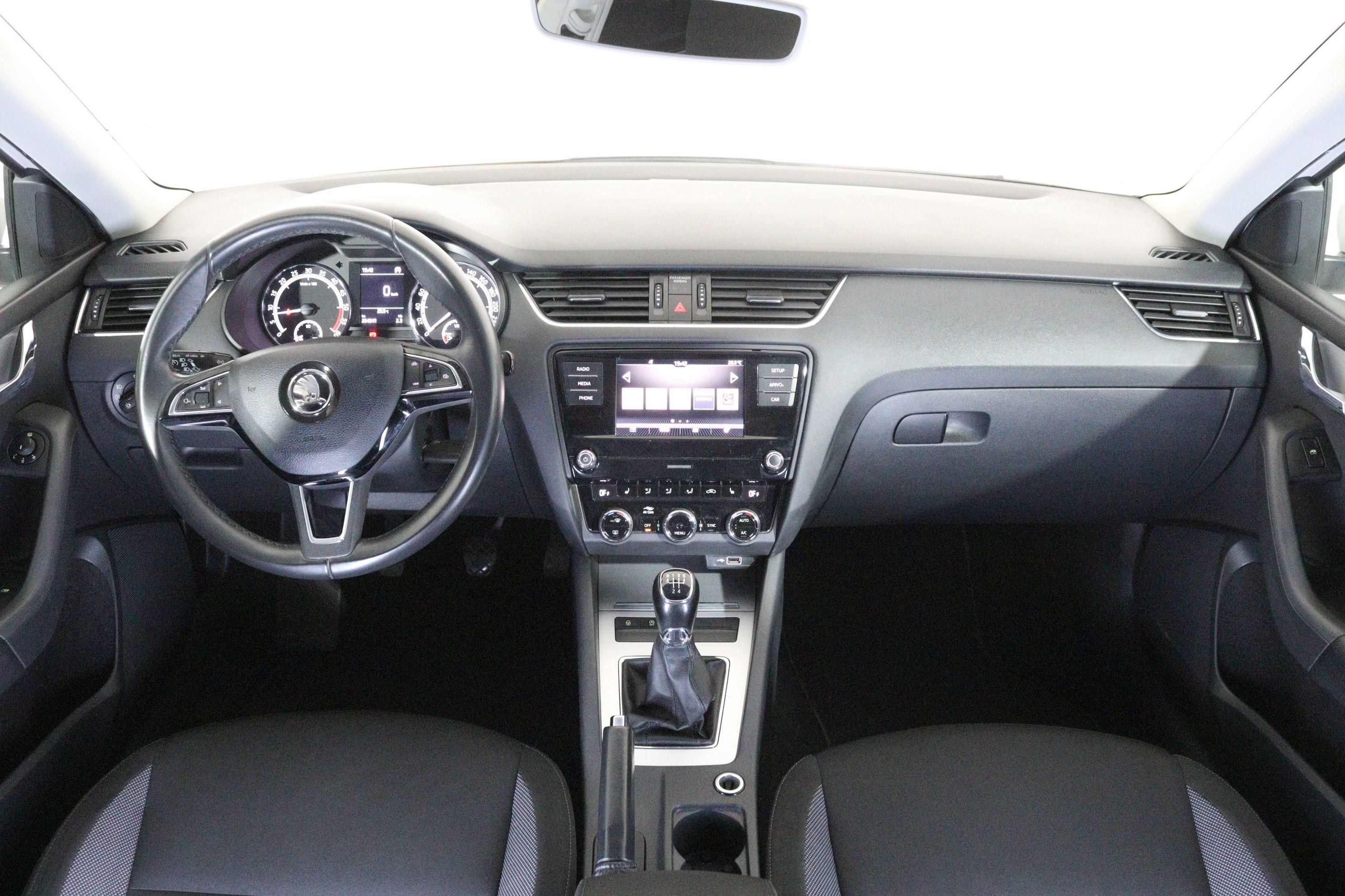 Škoda Octavia, AMBITION 1,6 TDI/ TAŽNÉ Z.,LED - fotka 5