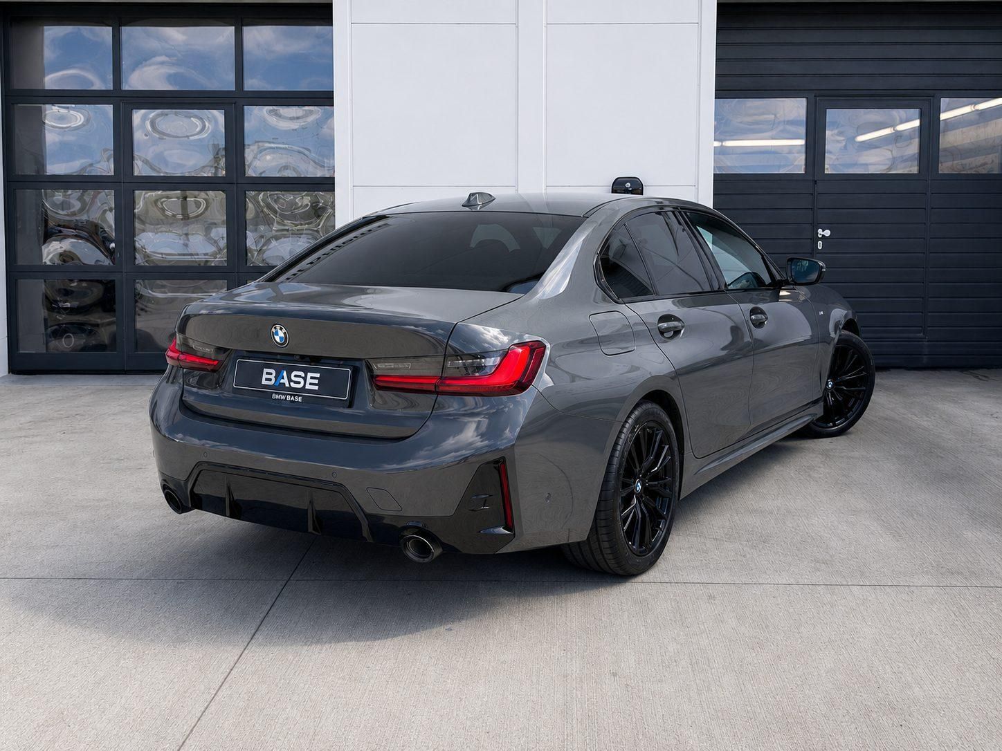 BMW Řada 3, 330i M-Sport - fotka 4