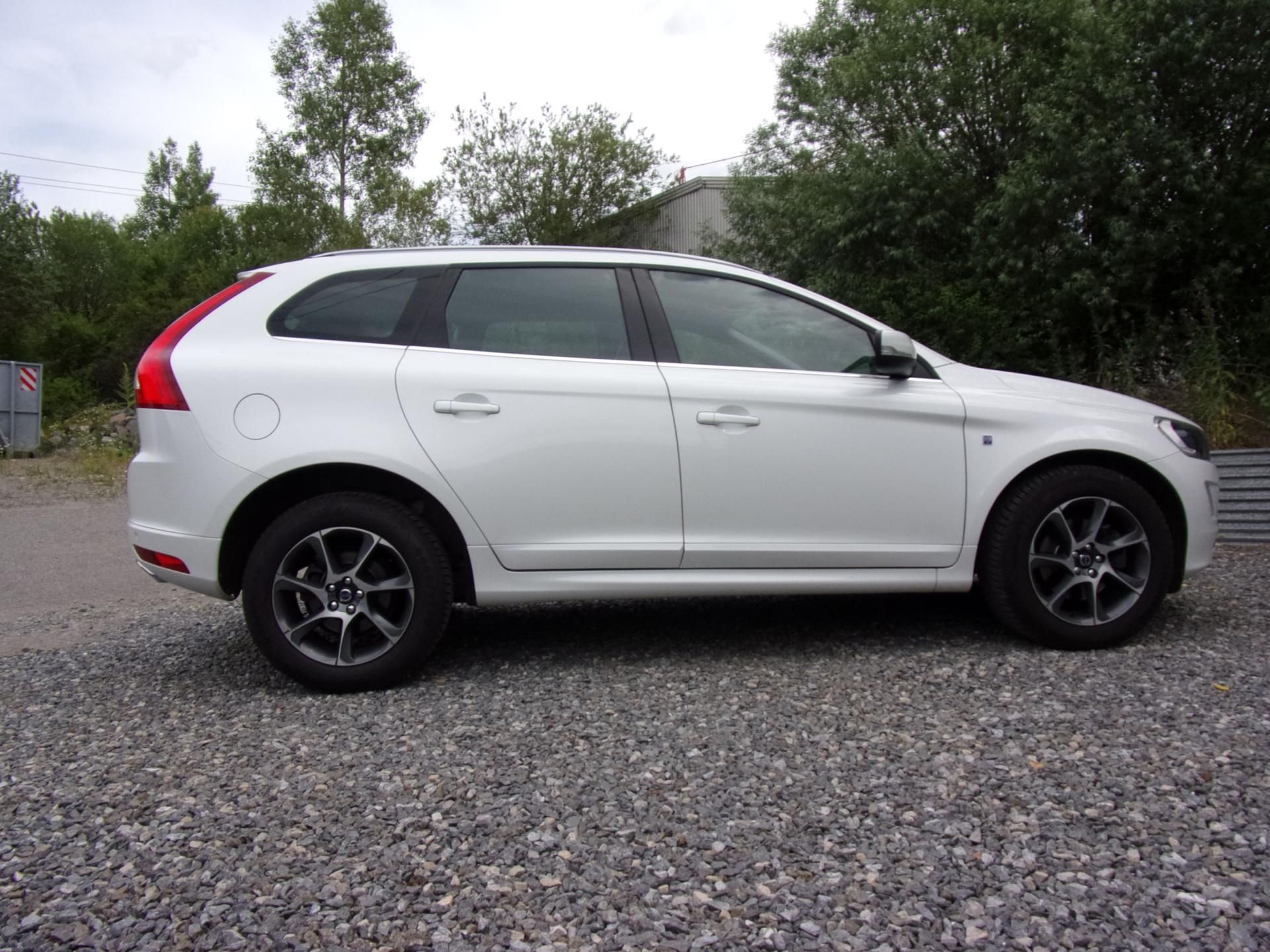 Volvo XC60, 2.0 D4 140kW OCEAN RACE KRÁSNÉ - fotka 4
