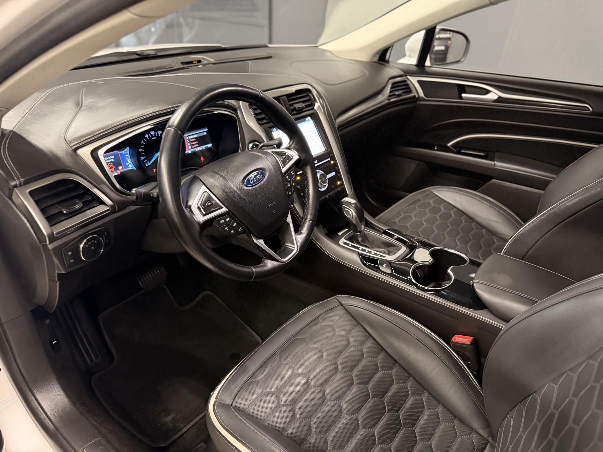 Ford Mondeo, 2.0hev,VIGNALE,MASÁŽ - fotka 2
