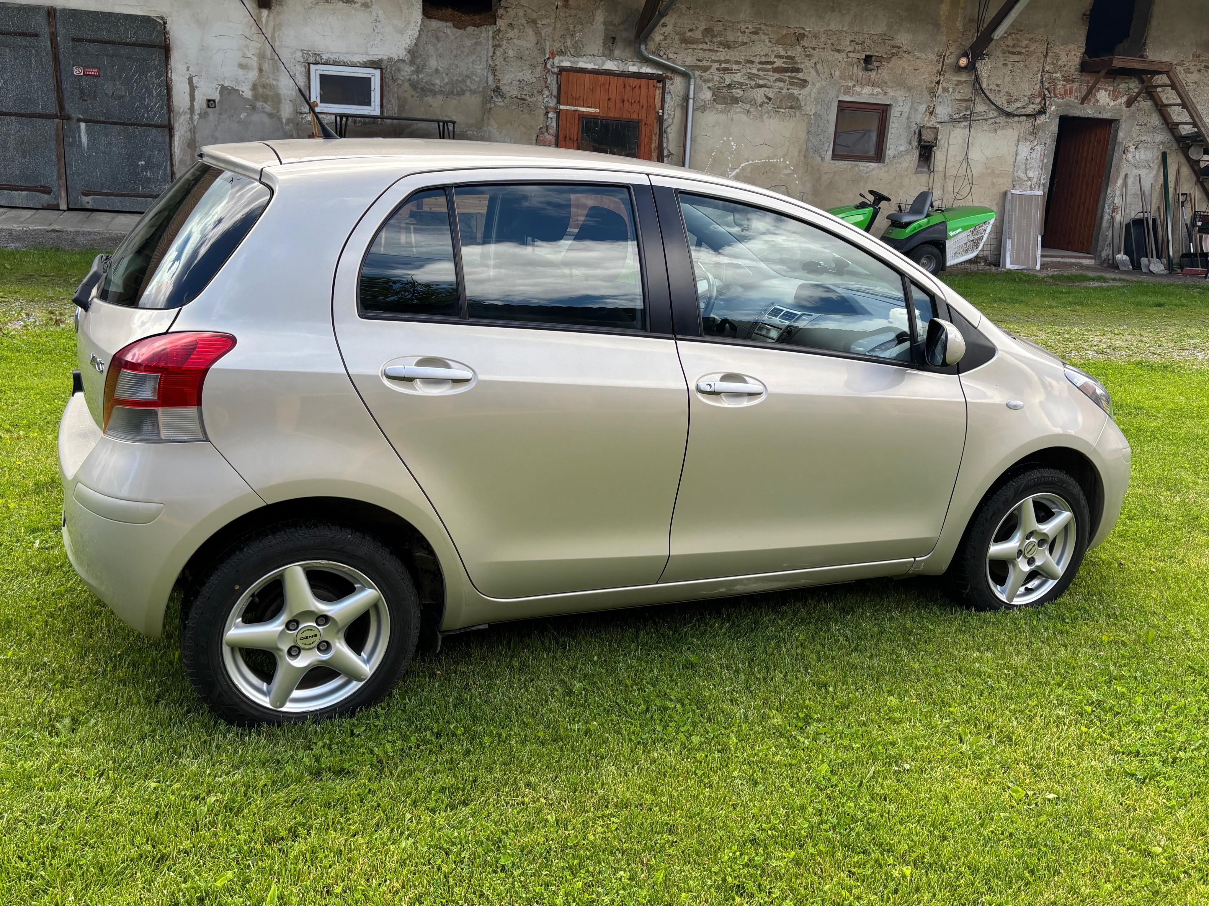 Toyota Yaris, r. 2010 - fotka 3