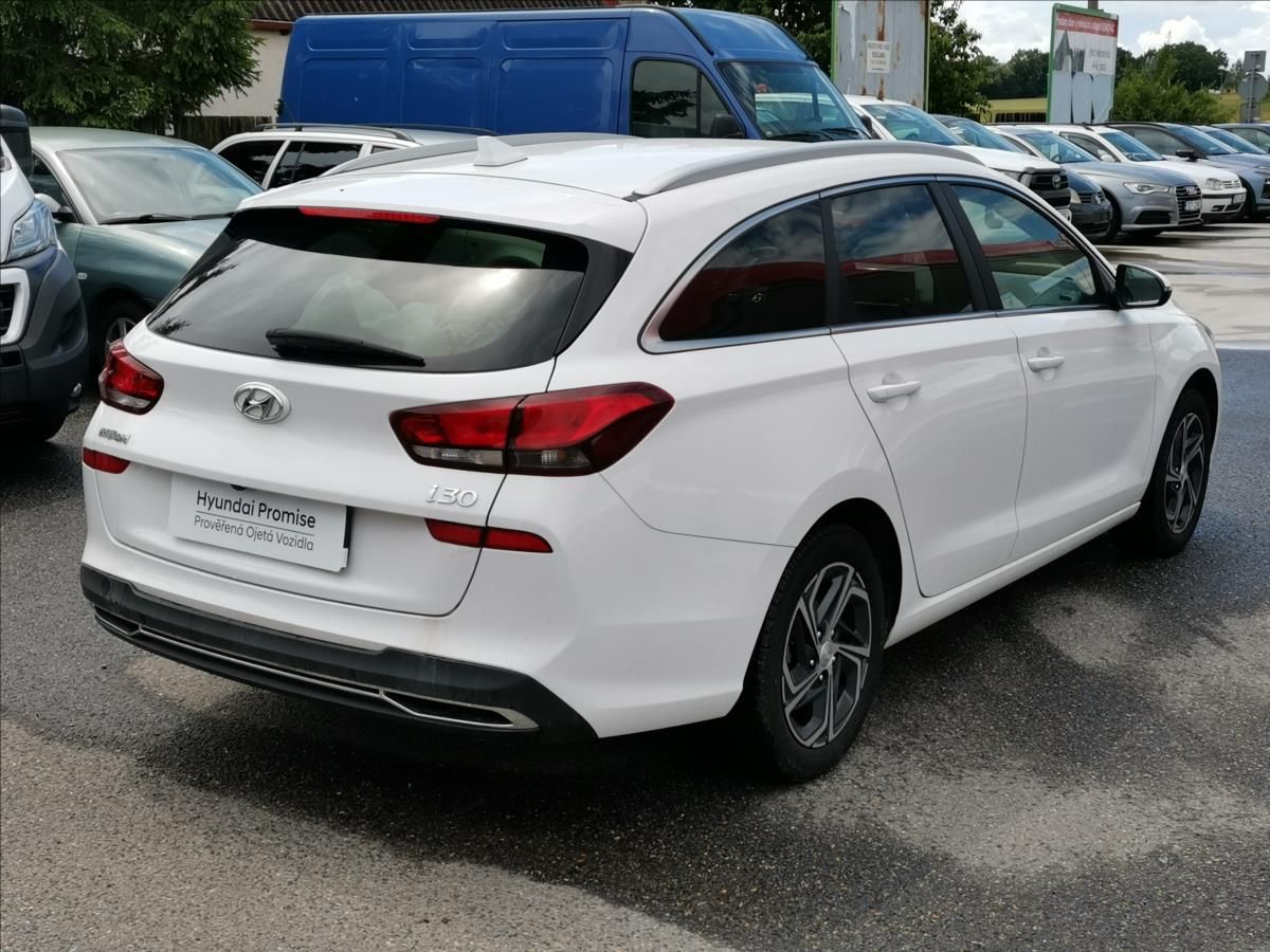 Hyundai i30, 1,5 DPi Family Smart kombi - fotka 4