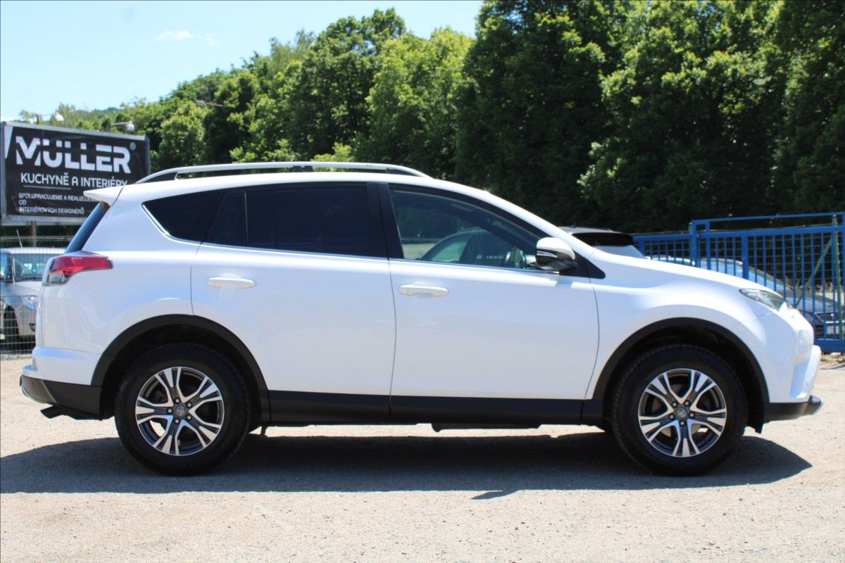 Toyota Rav4, 2,0 D-4D  NOVÉ V ČR,TAŽNÉ - fotka 4