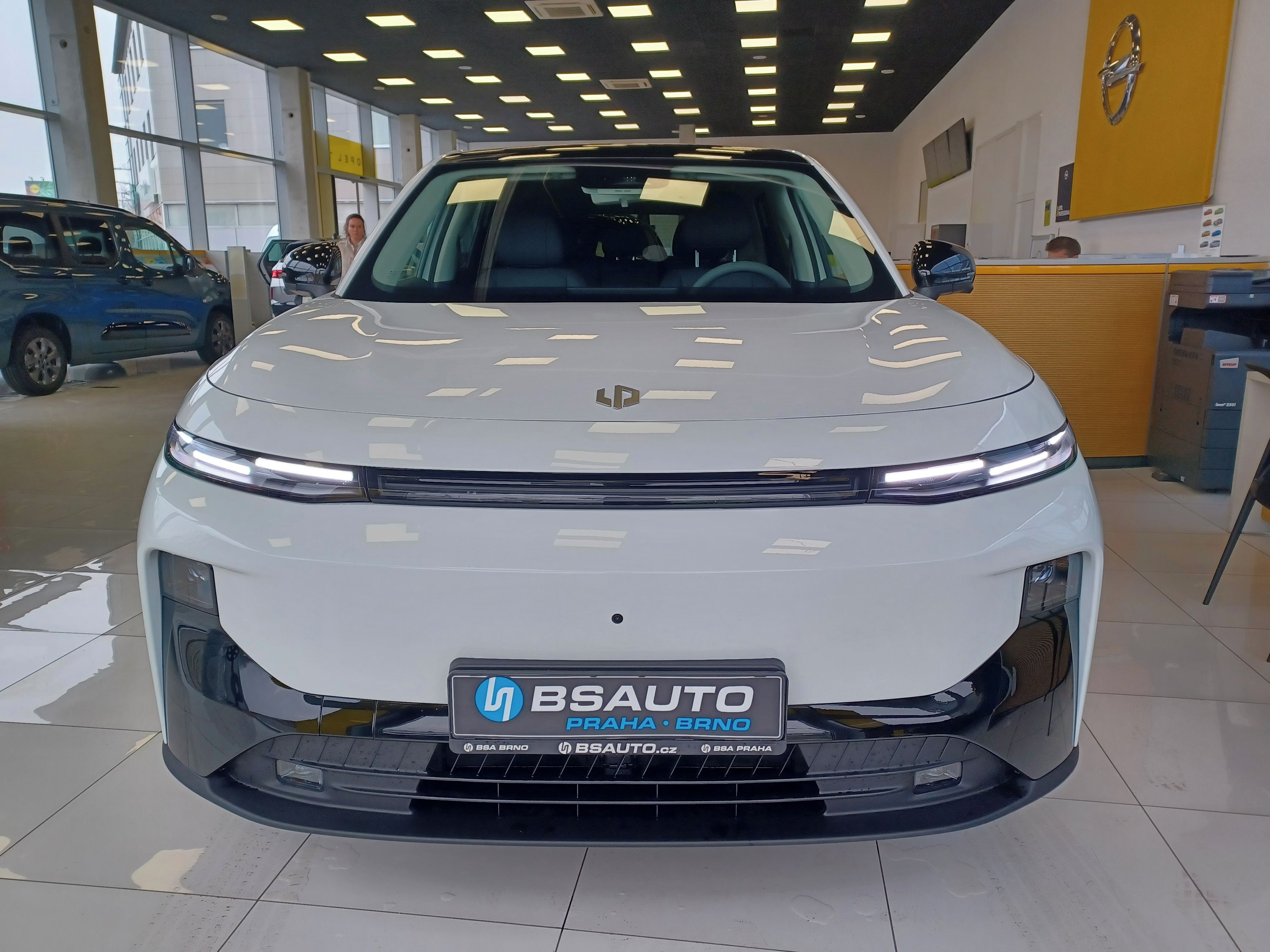 Leapmotor B10, Design-Hybridní Elektro vůz - fotka 2