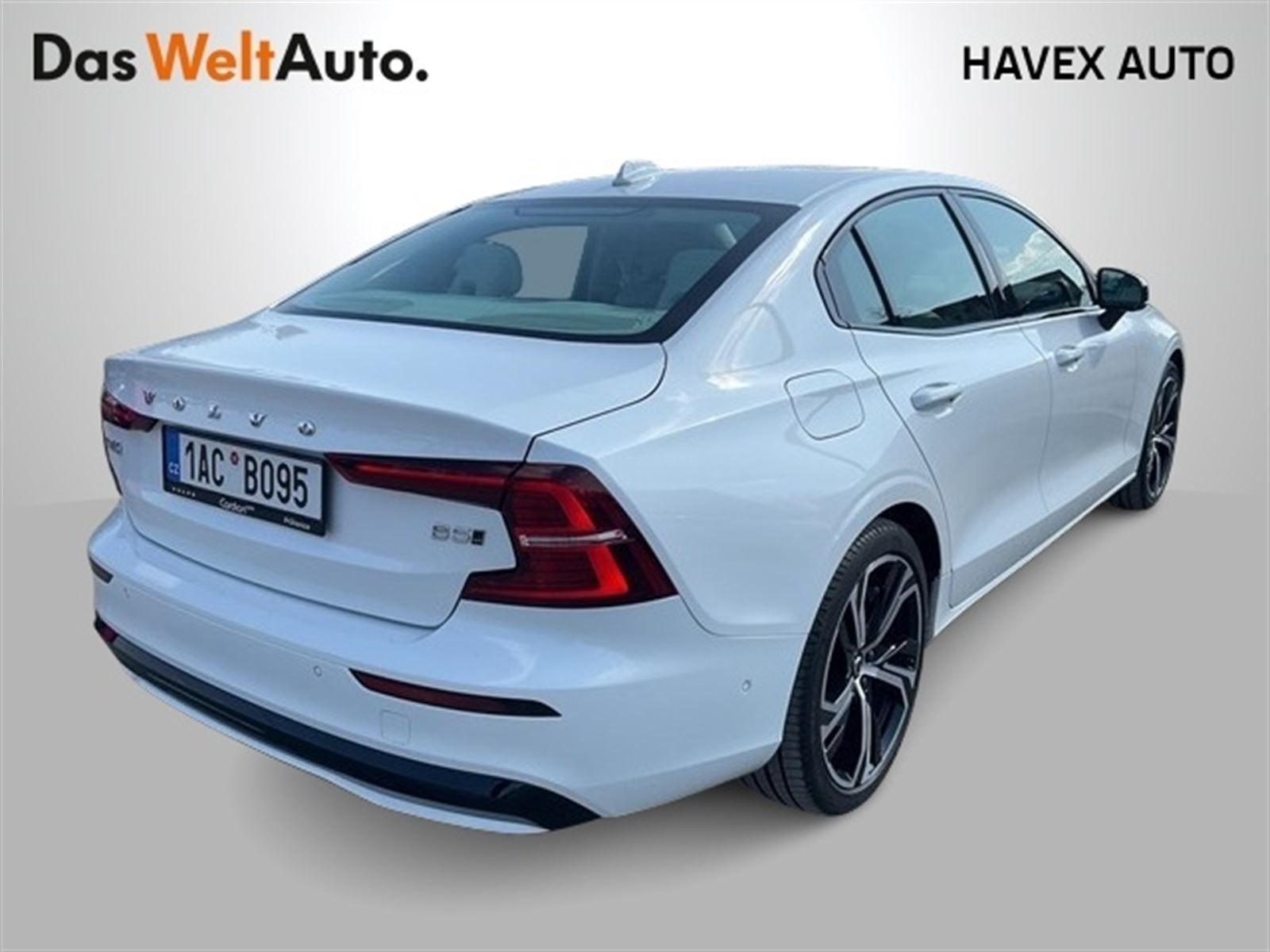 Volvo S60, B5 AWD Automat Ultimate Dark - fotka 2