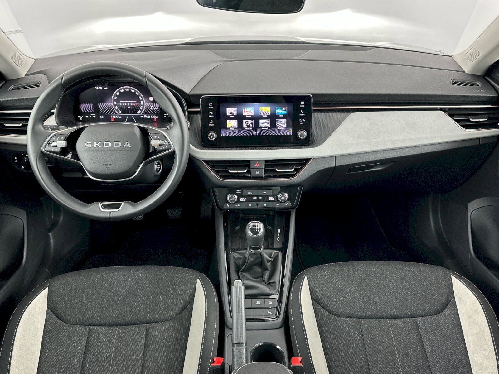 Škoda Scala, 1.0TSI 85kW Top Selection - fotka 5