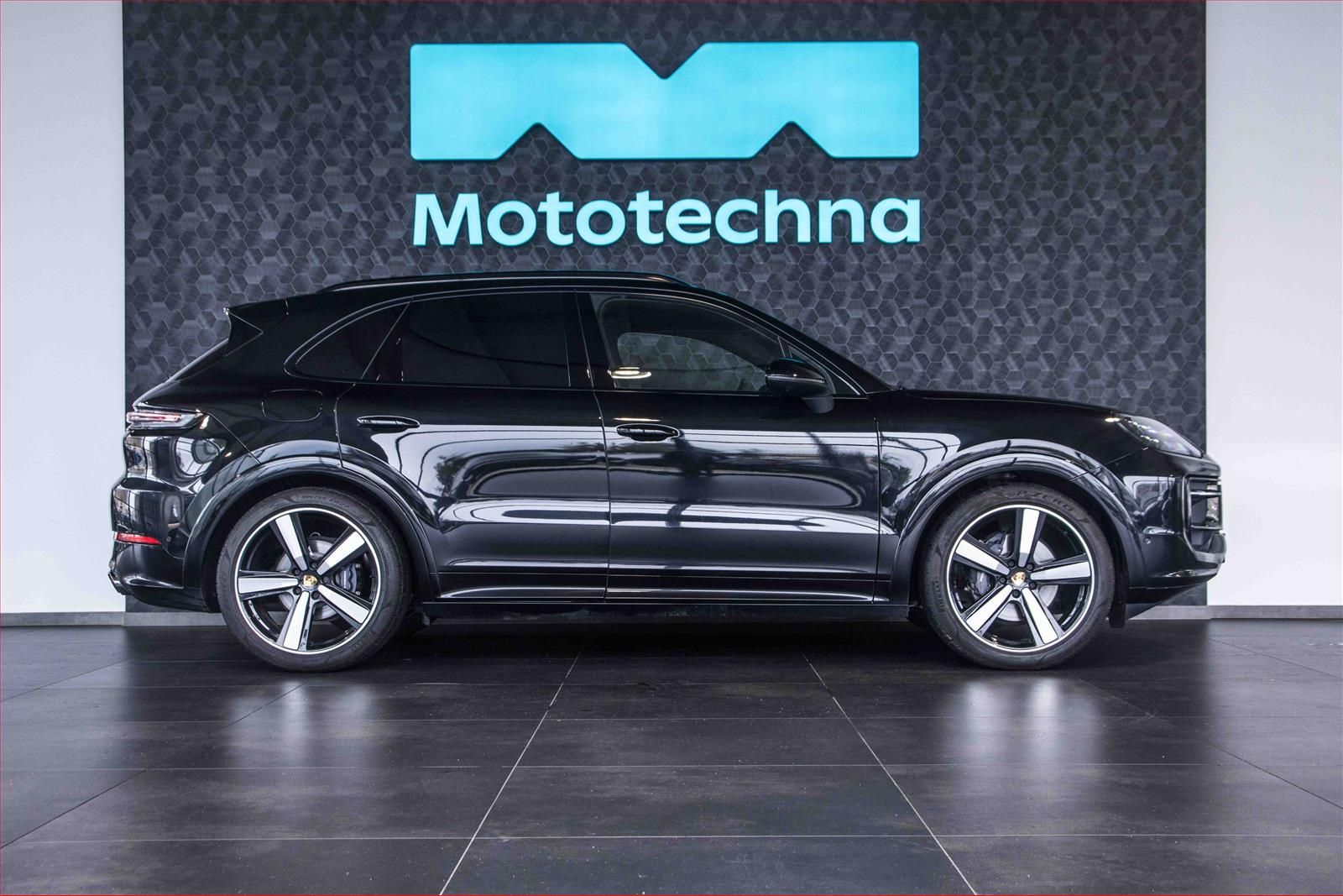 Porsche Cayenne, 3.0T V6 - fotka 6