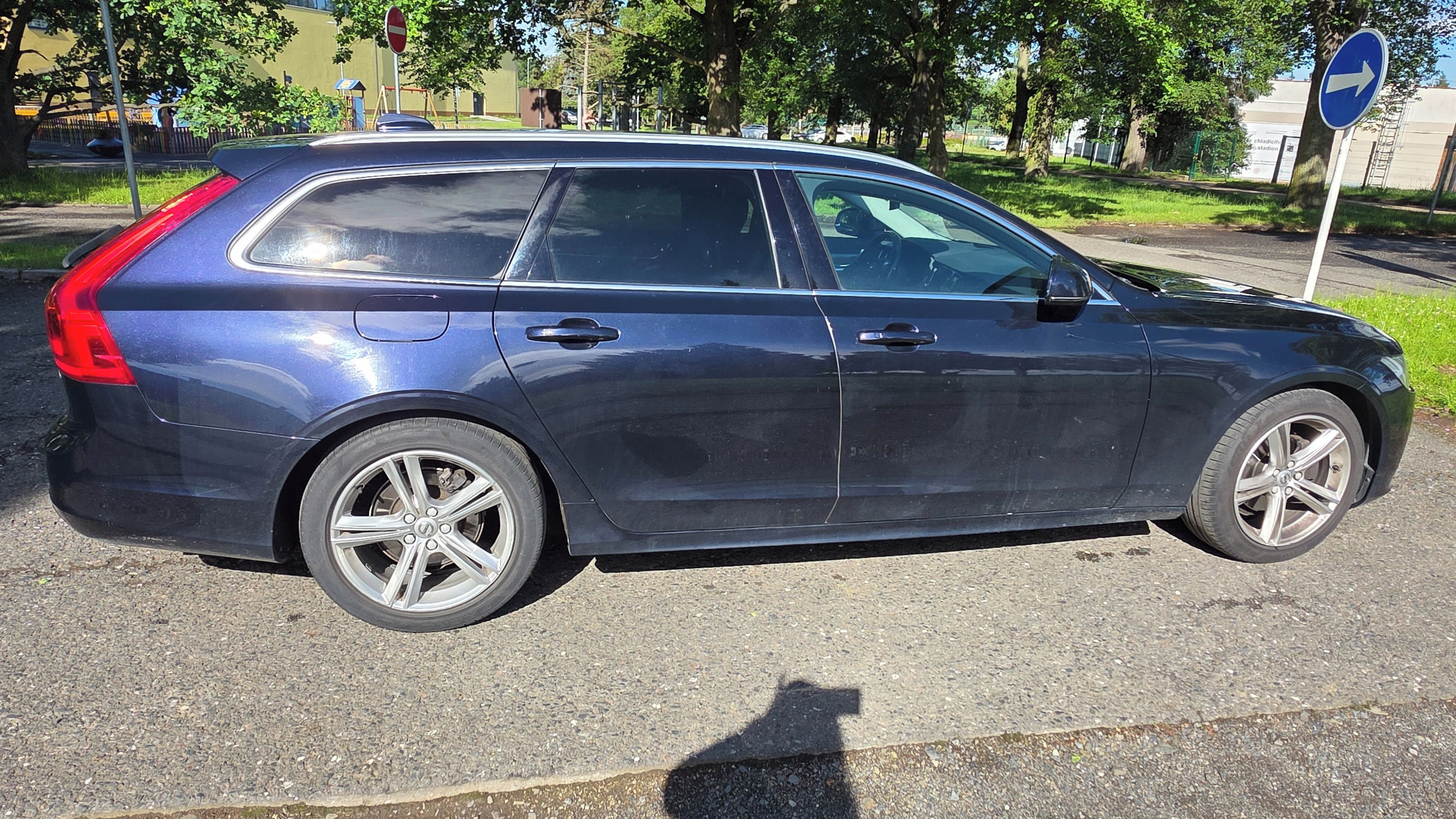 Volvo V90, Volvo V90 D4 MOMENTUM - fotka 3