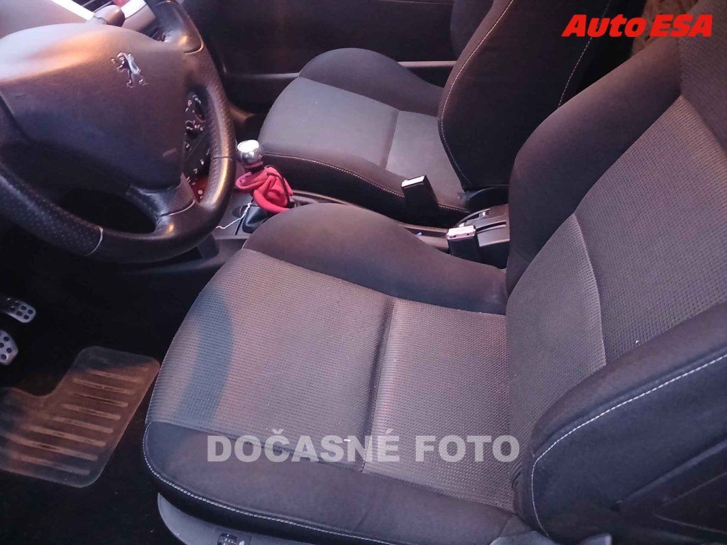 Peugeot 207, 1.6i,AC - fotka 3