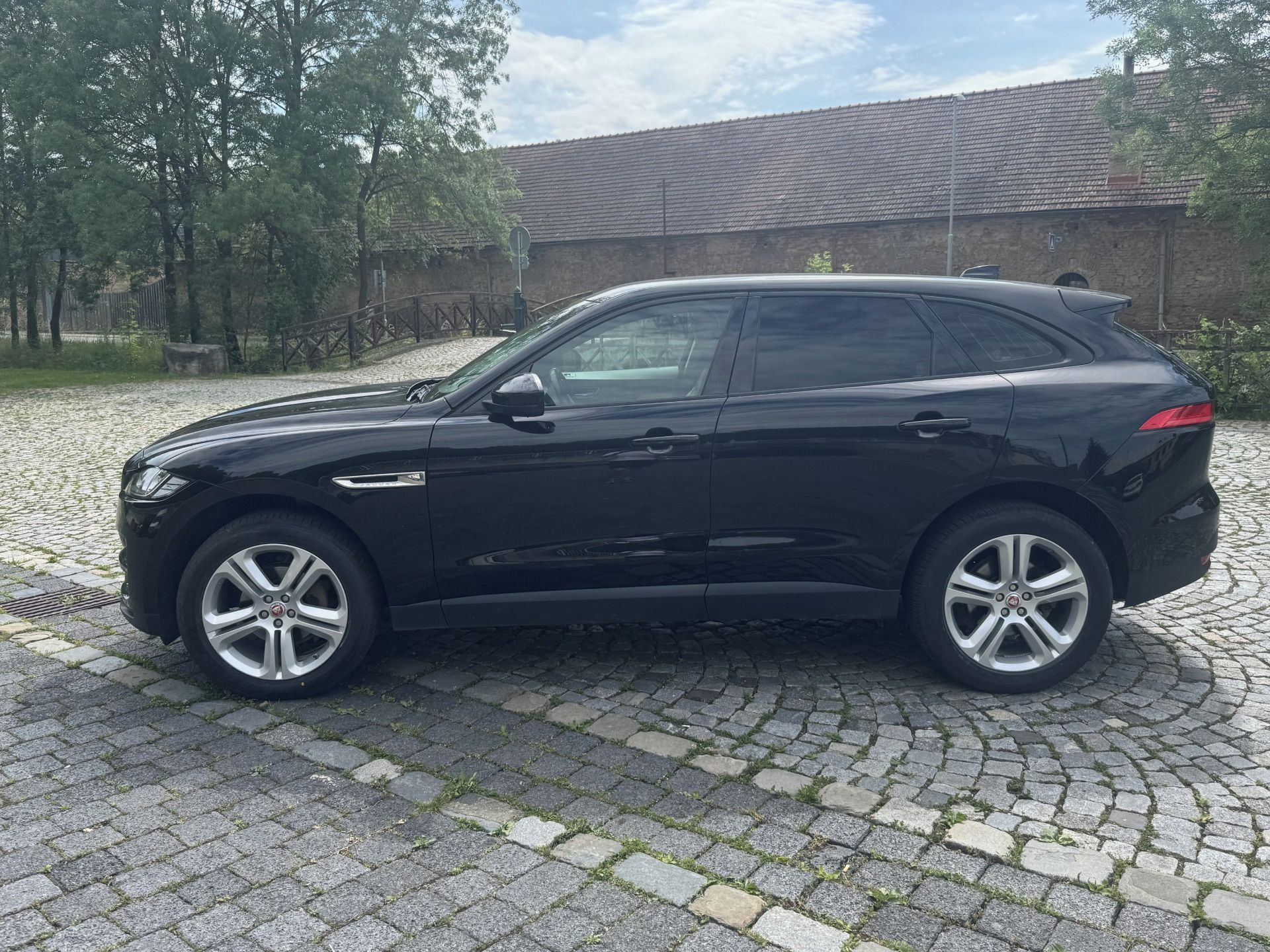Jaguar F-Pace, 2.0D, 132 kW - fotka 2