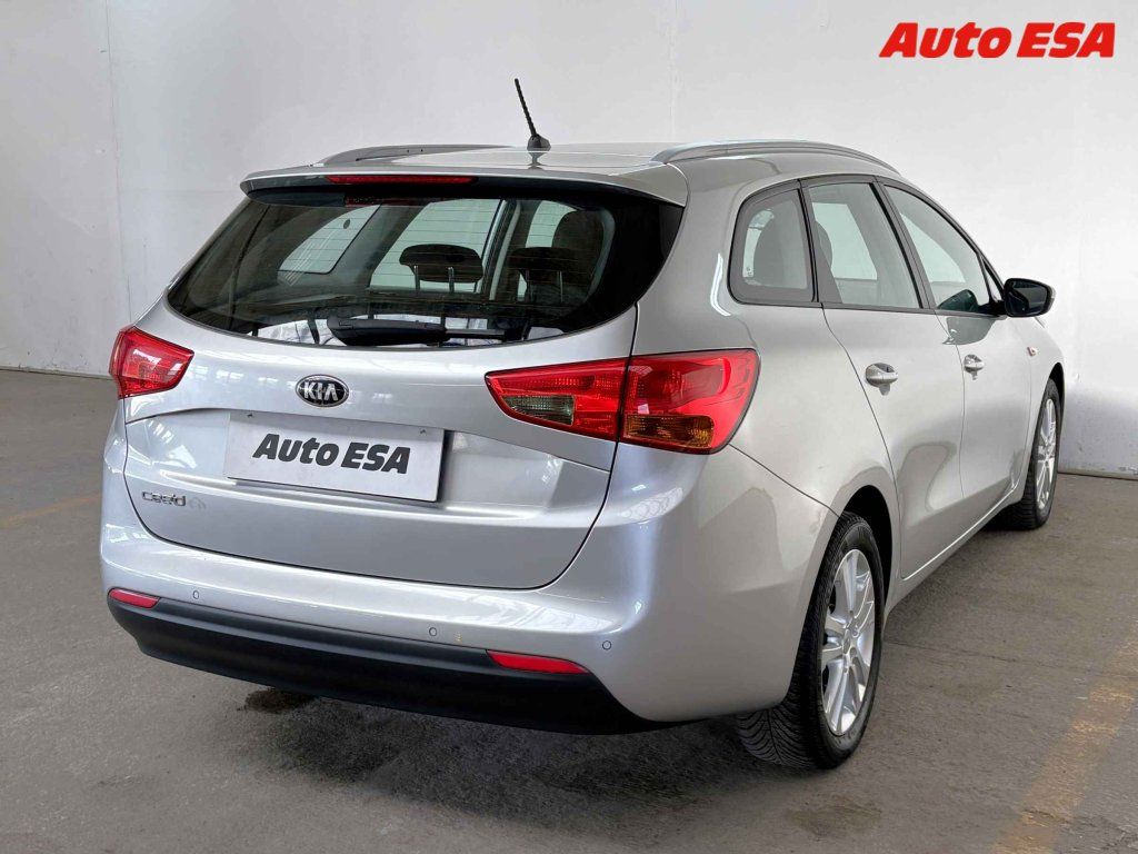 Kia Cee´d, 1.4 i - fotka 4