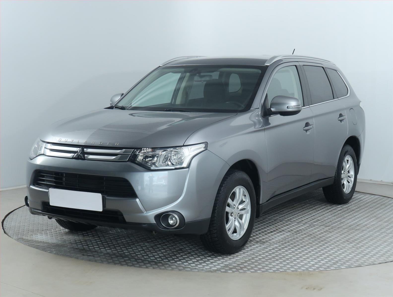 Mitsubishi Outlander, 2.0, ČR,1.maj, Serv.kniha - fotka 2