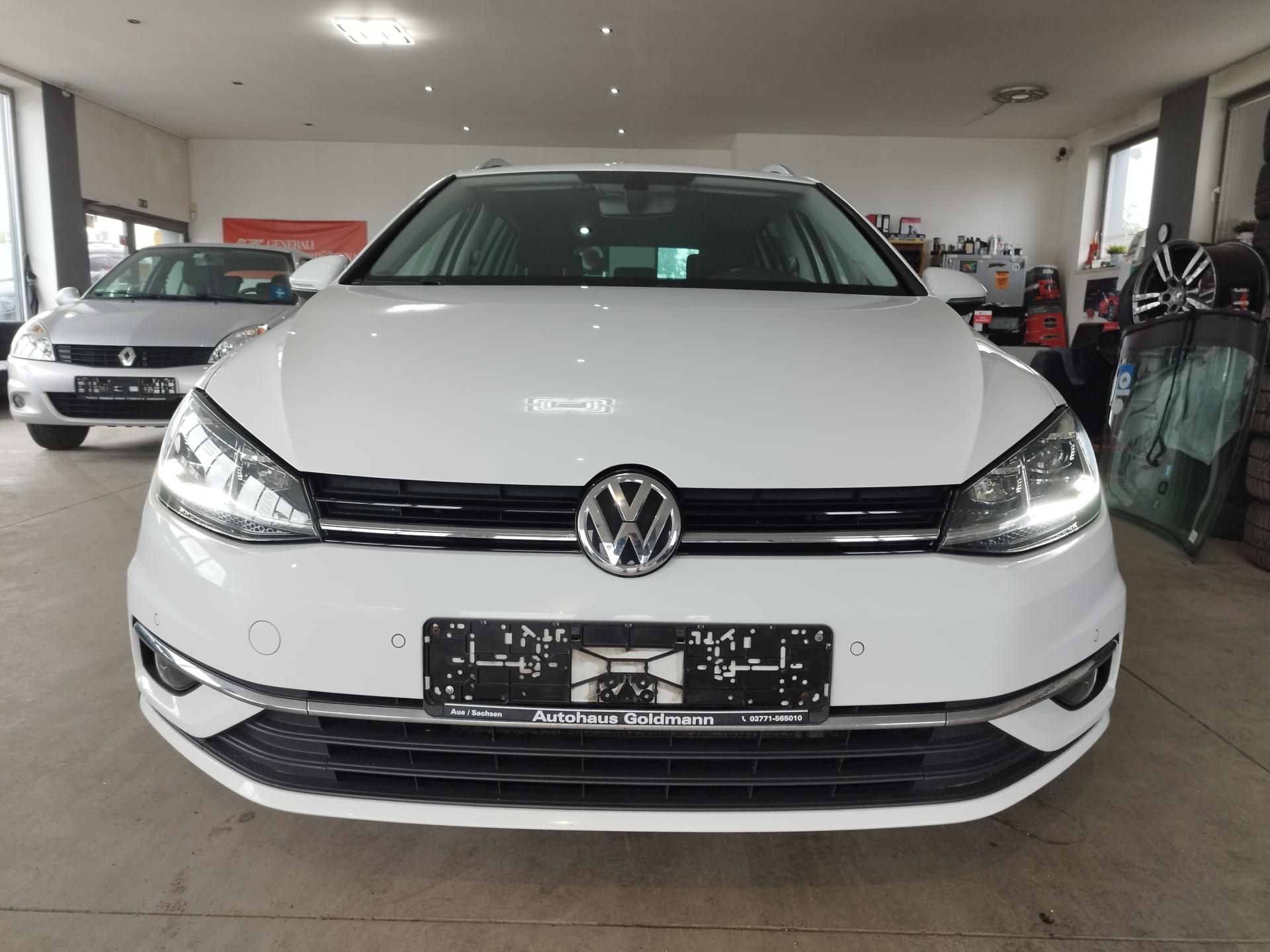 Volkswagen Golf, TSI,92KW,FULL,LED,19ALU,TAŽNÝ - fotka 2