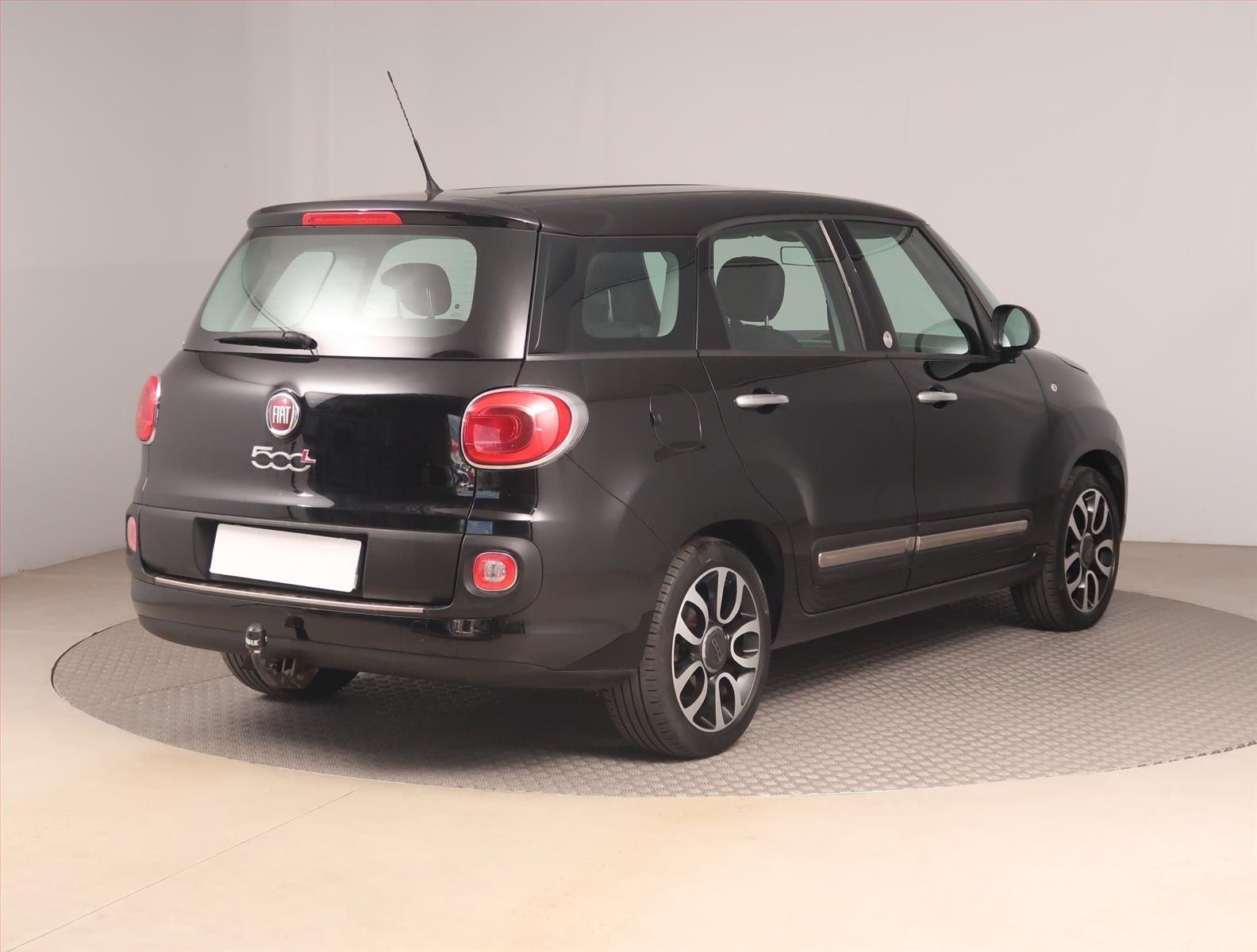 Fiat 500L, 1.6 MultiJet, ČR,1.maj - fotka 5