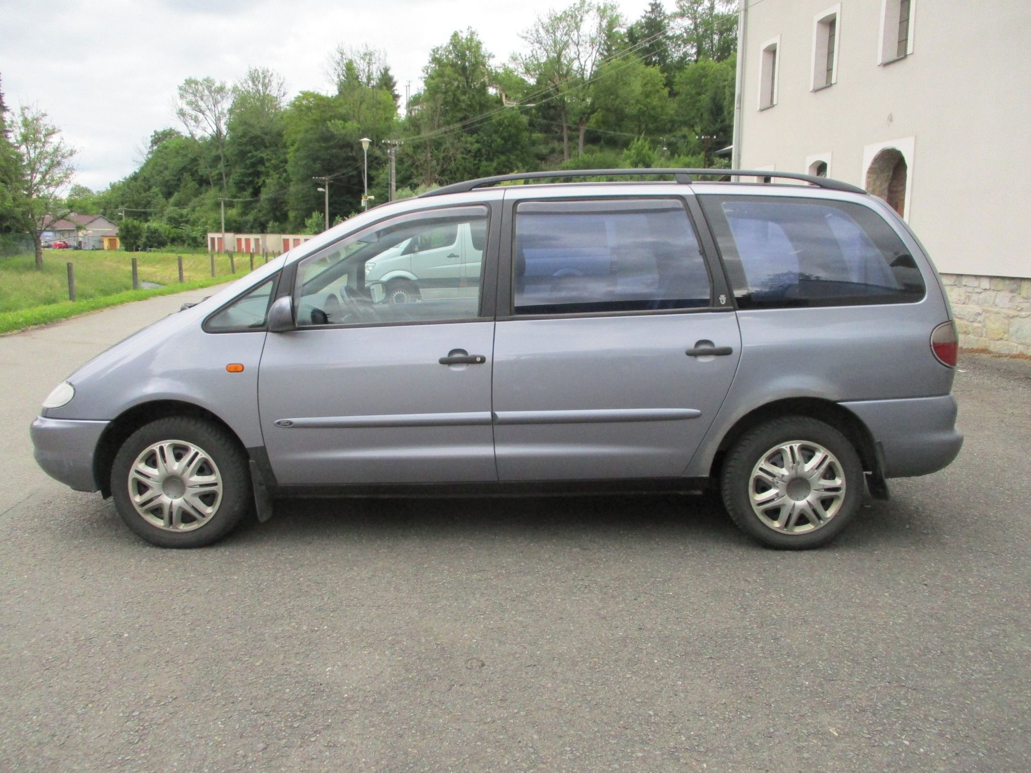 Ford Galaxy, 1.9 TDi, 7 míst - nové STK - fotka 2
