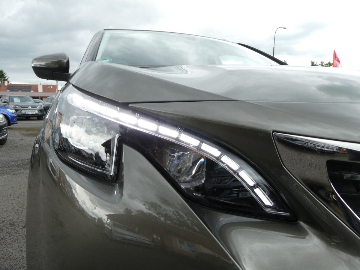 Peugeot 5008, 2,0 HDi 110kW Allure serviska - fotka 5