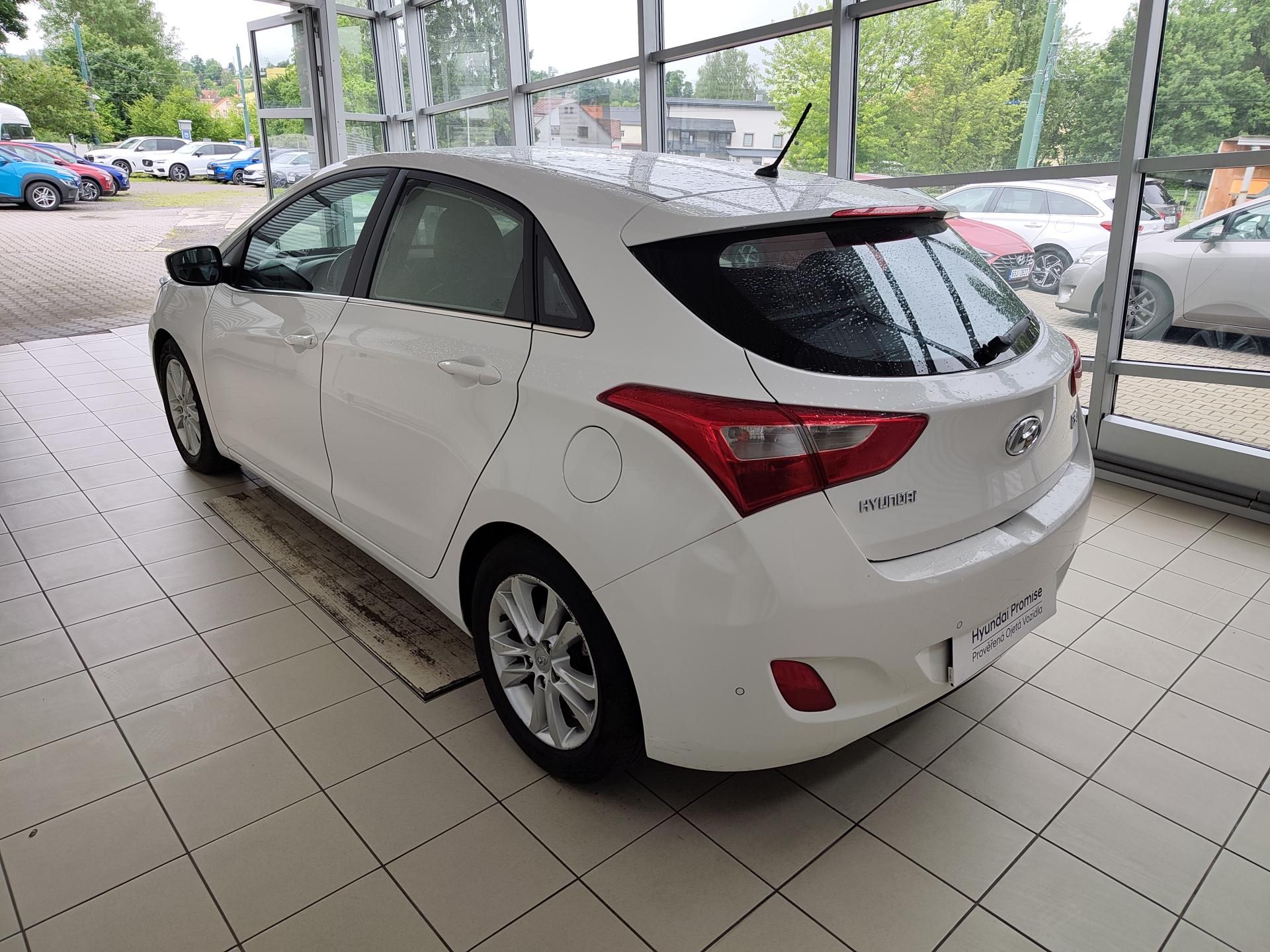 Hyundai i30, 1.6i 88kW, AUTOMAT, ČR - fotka 2